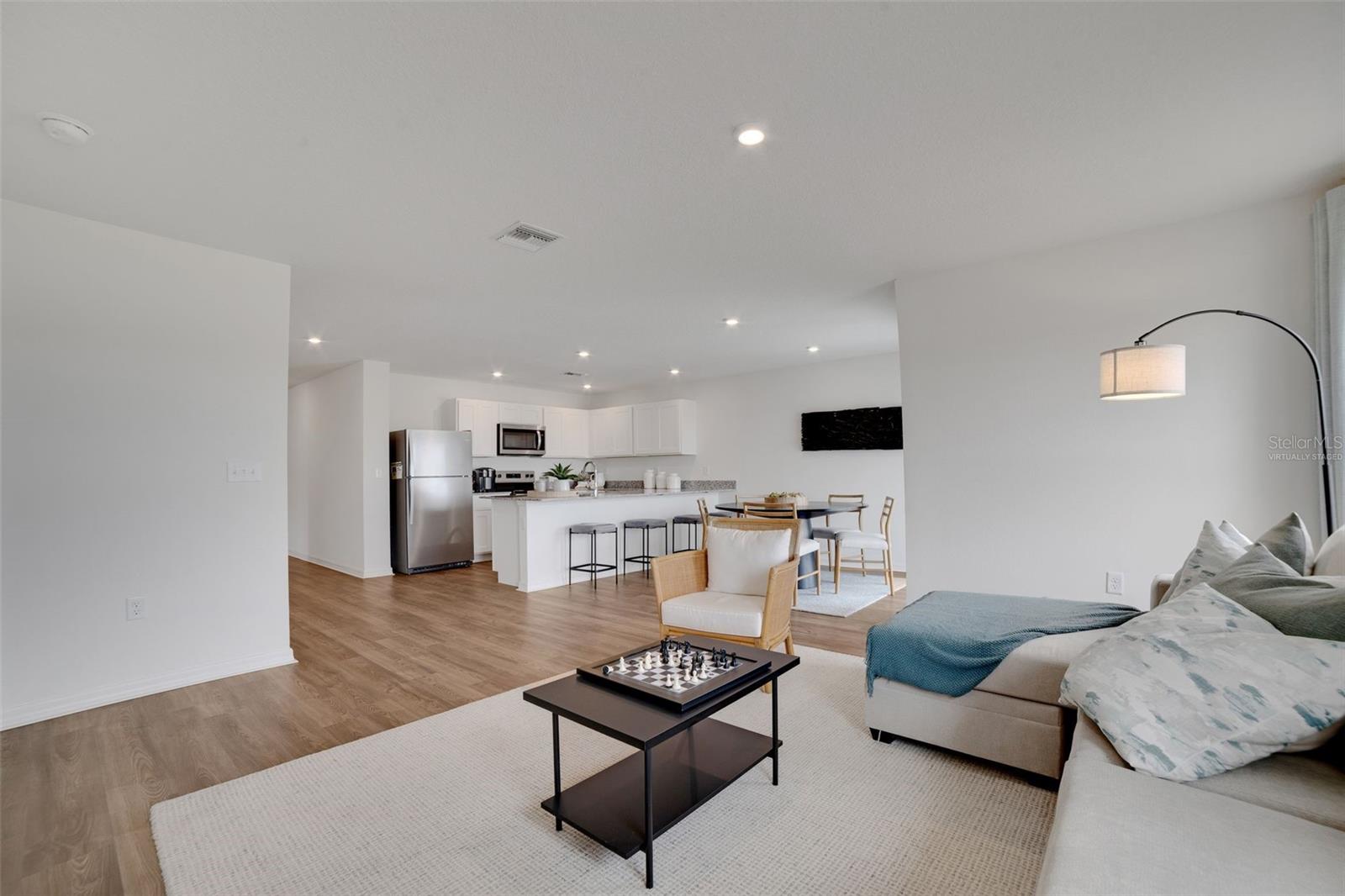 Image 4 of 25 For 1038 Ambleside Drive