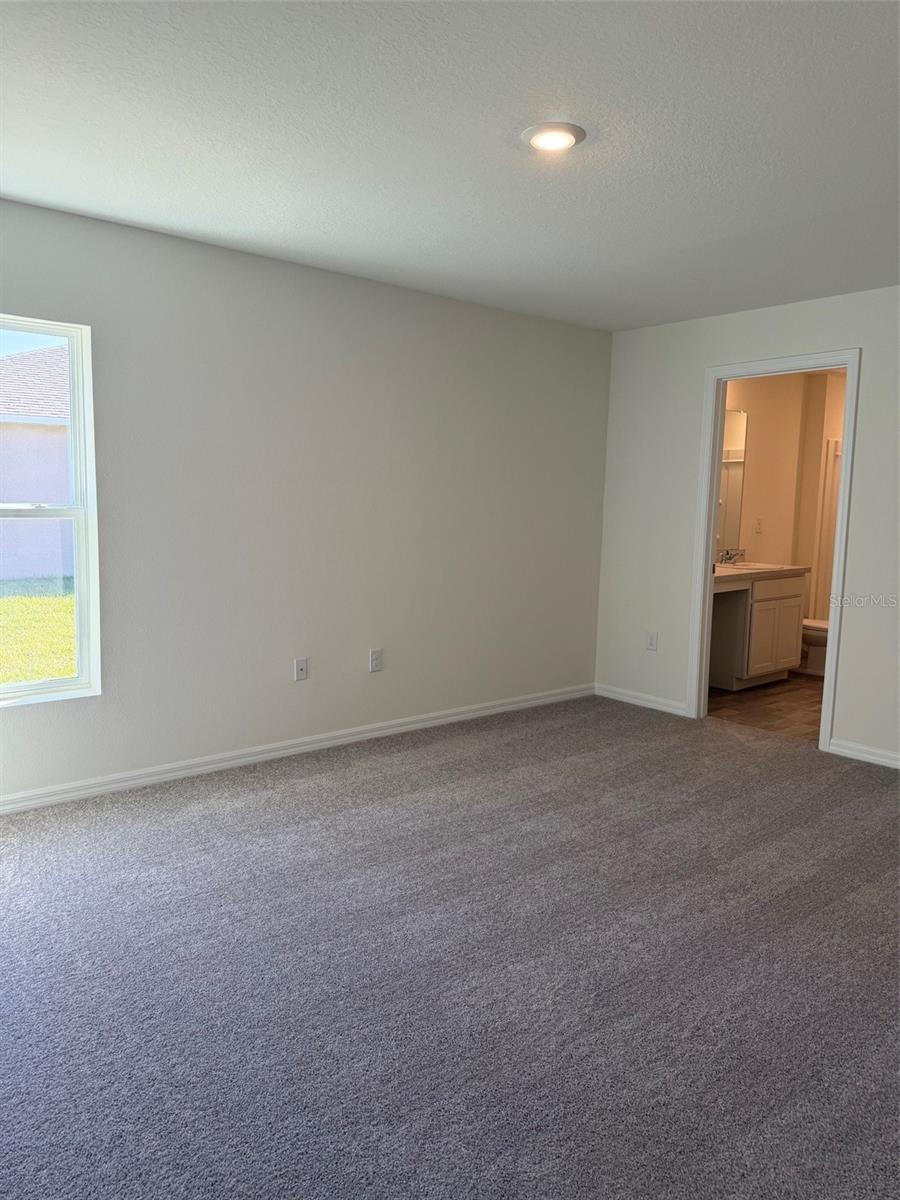 Image 6 of 8 For 880 Hudson Valley Drive