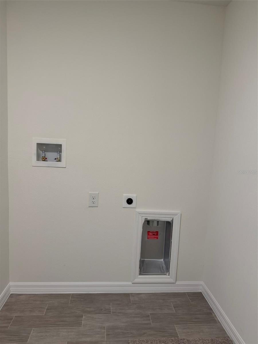 Image 7 of 8 For 880 Hudson Valley Drive