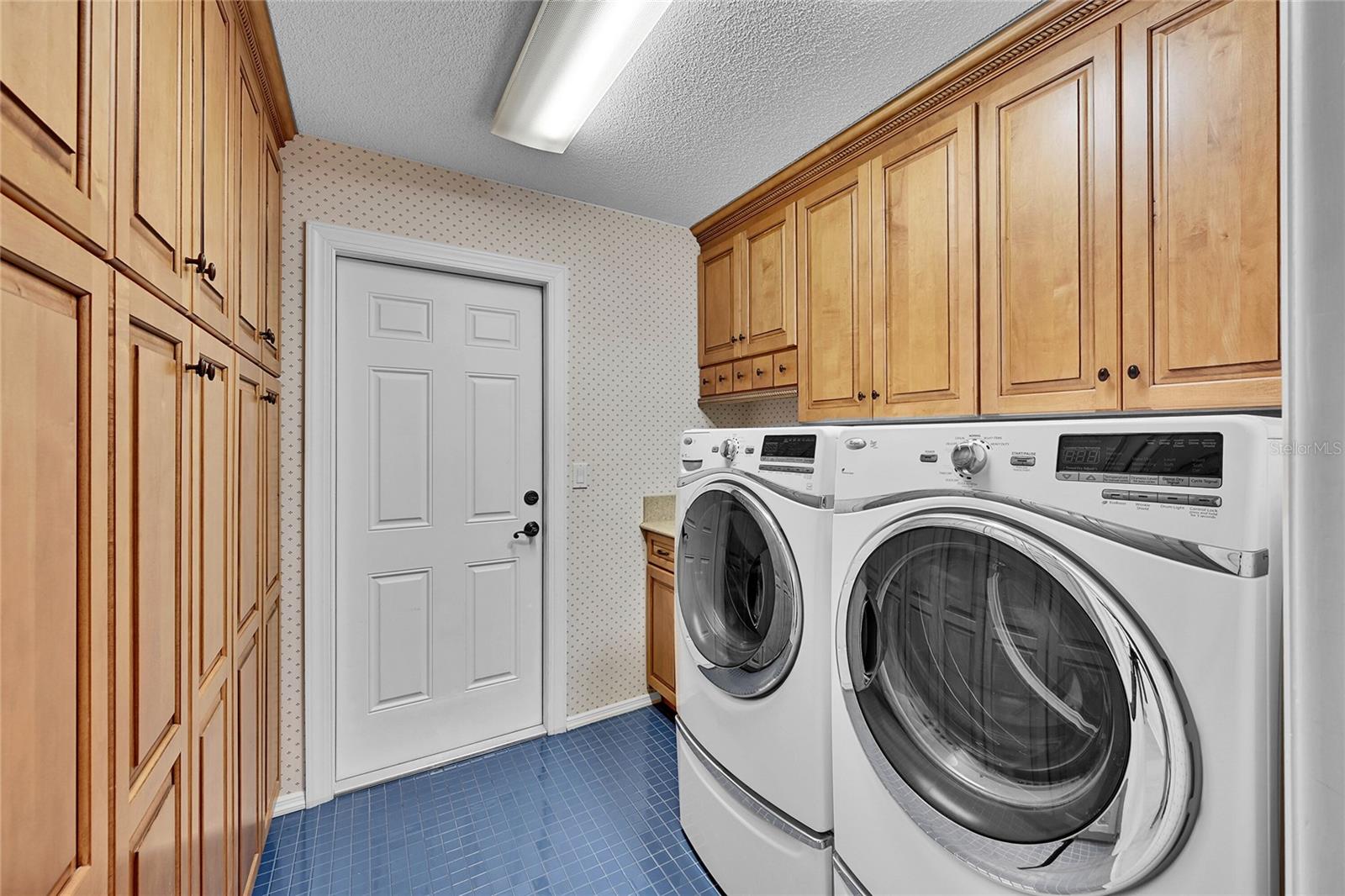 Image 20 of 41 For 1569 Waterford Drive