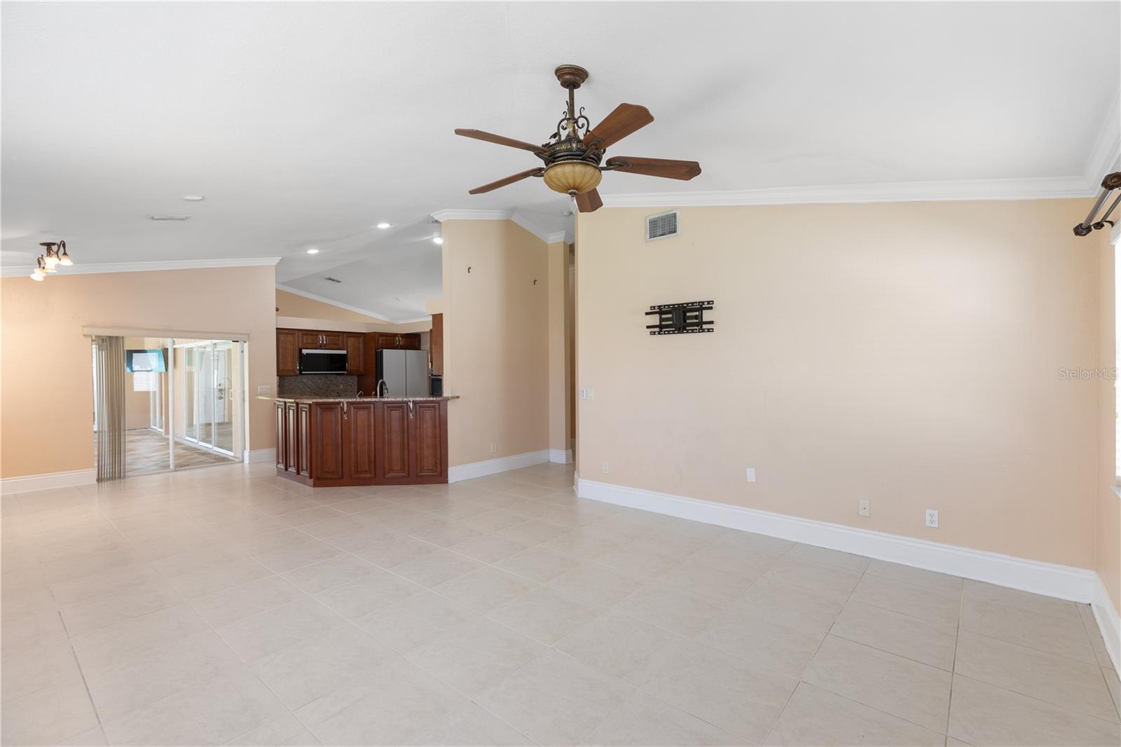 Image 18 of 41 For 329 9th Street