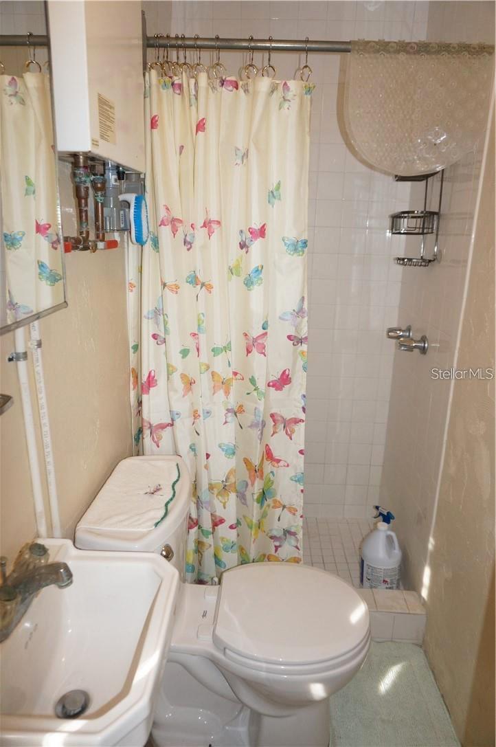 Image 21 of 27 For 1210 Hickory Avenue
