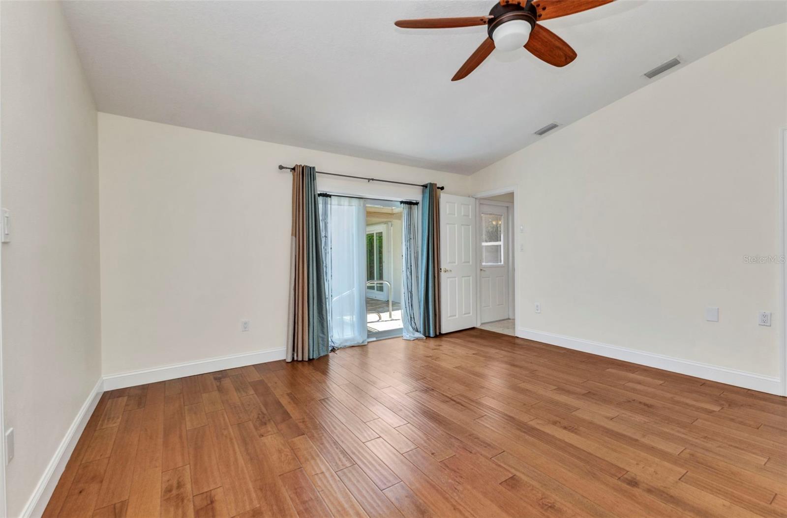 Image 10 of 42 For 334 Macarthur Drive