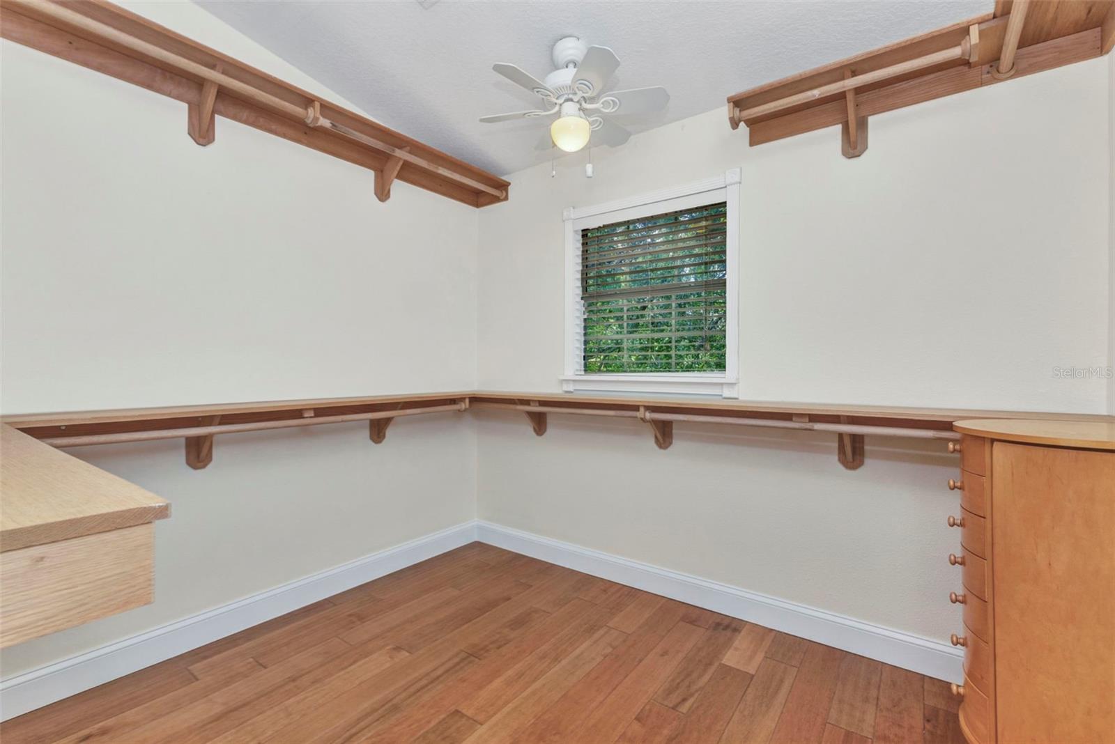 Image 12 of 42 For 334 Macarthur Drive