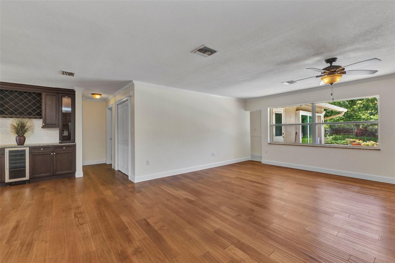 Image 4 of 42 For 334 Macarthur Drive