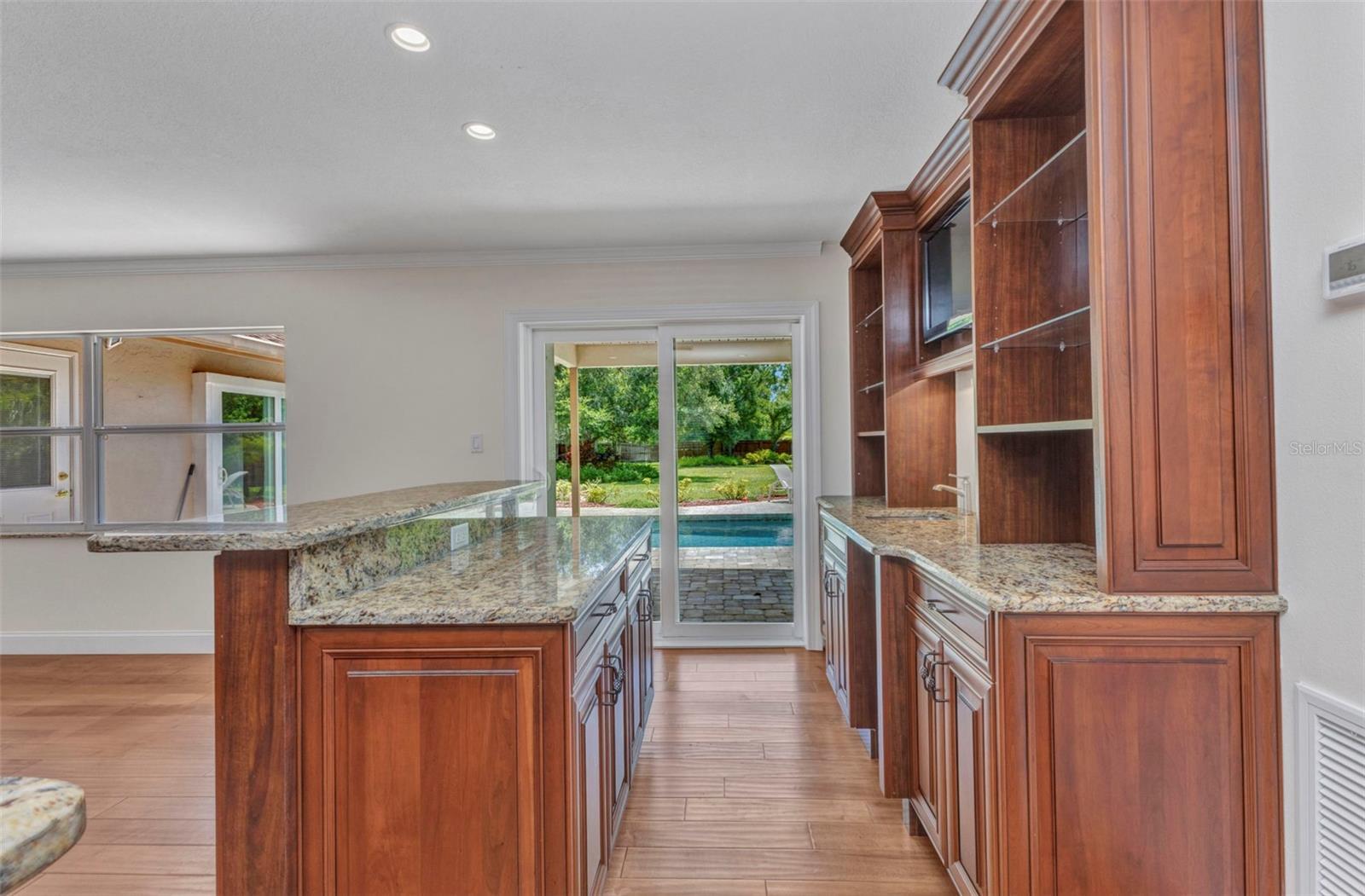 Image 5 of 42 For 334 Macarthur Drive