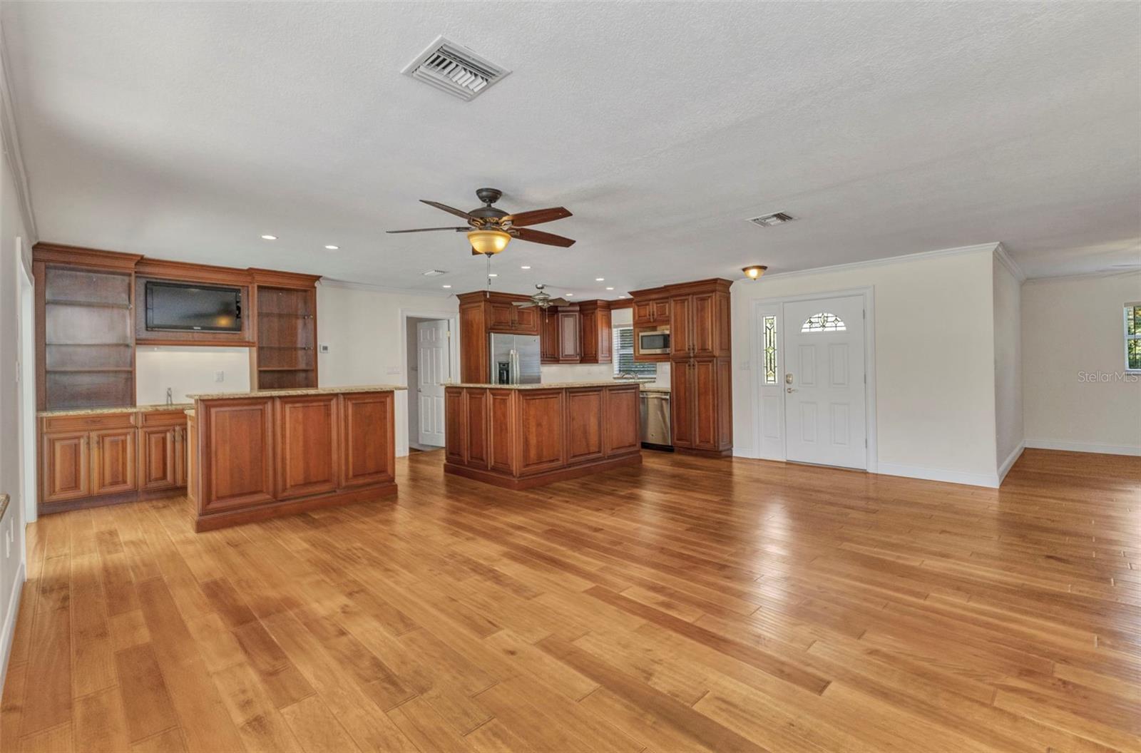 Image 7 of 42 For 334 Macarthur Drive