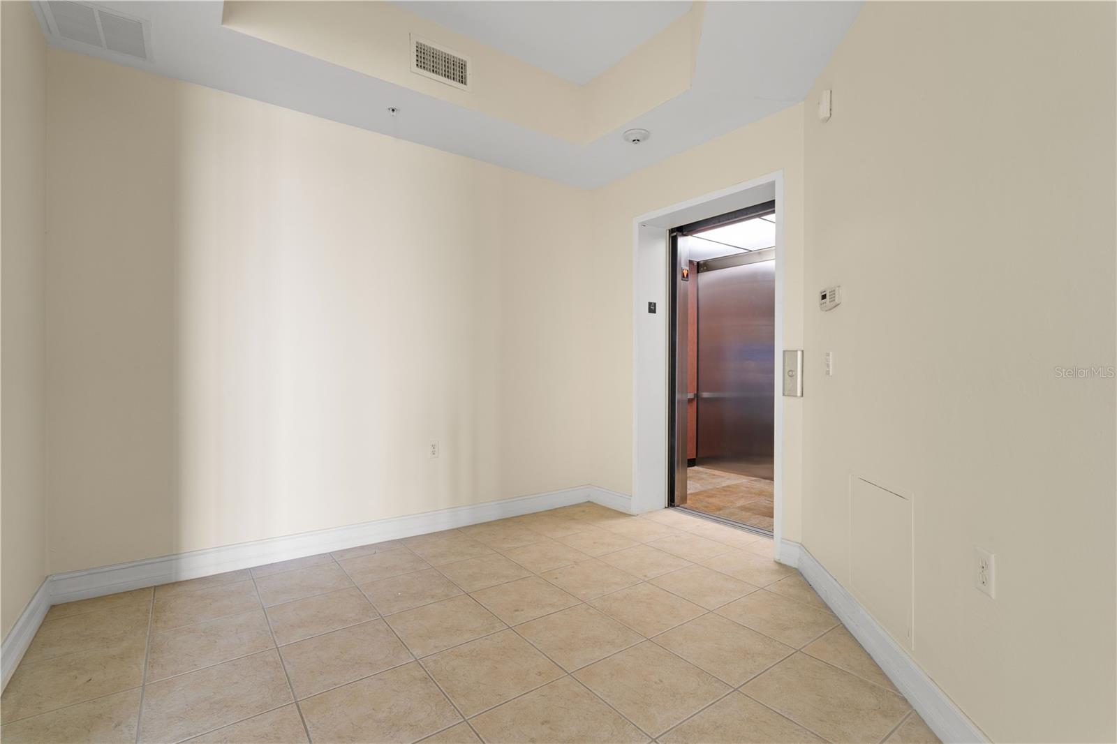 Image 18 of 59 For 89 Vivante Boulevard 8942