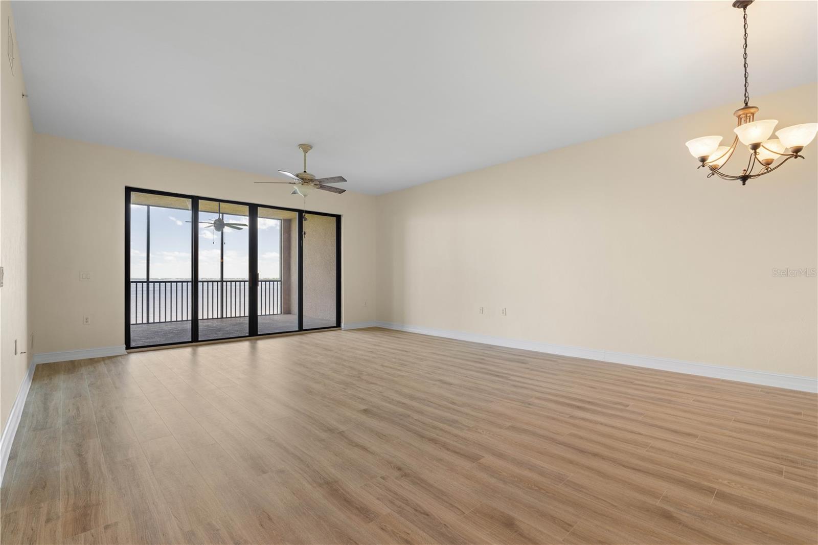 Image 19 of 59 For 89 Vivante Boulevard 8942