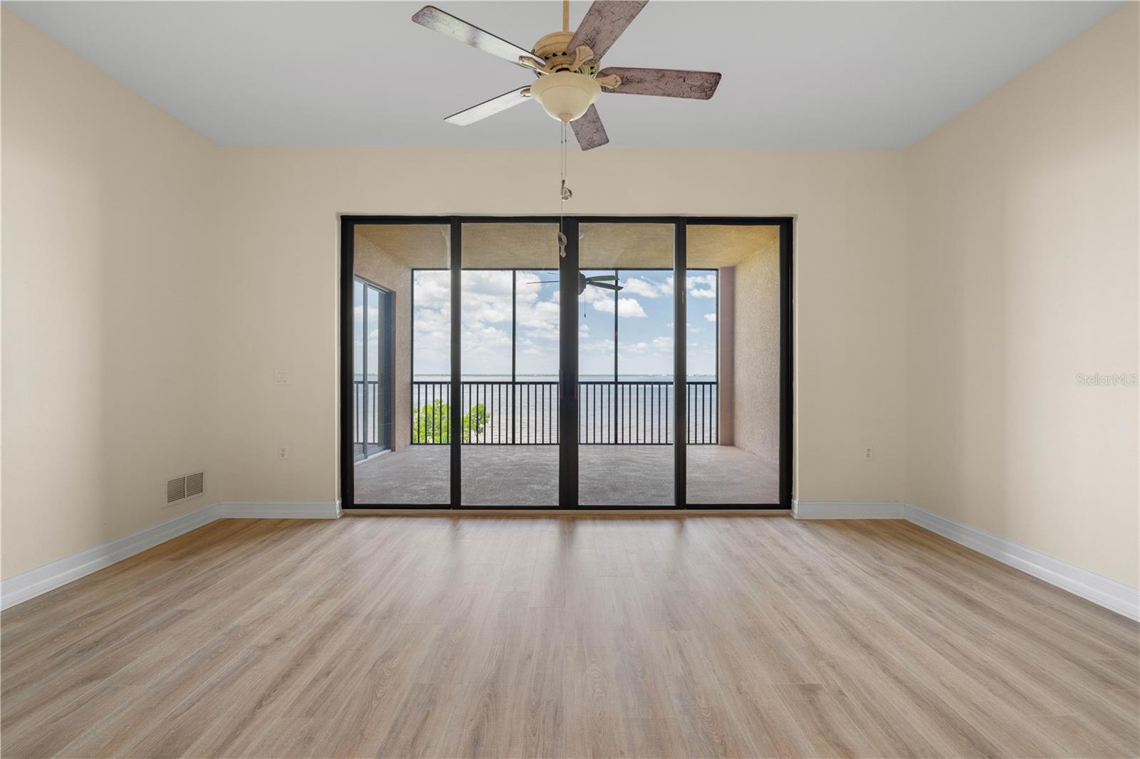 Image 20 of 59 For 89 Vivante Boulevard 8942