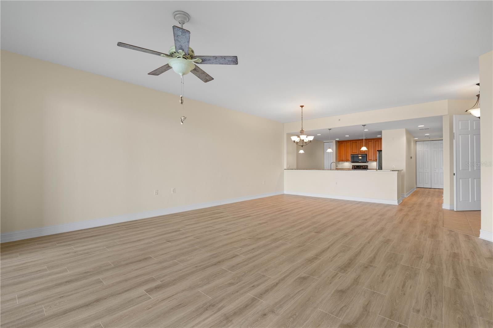 Image 21 of 59 For 89 Vivante Boulevard 8942