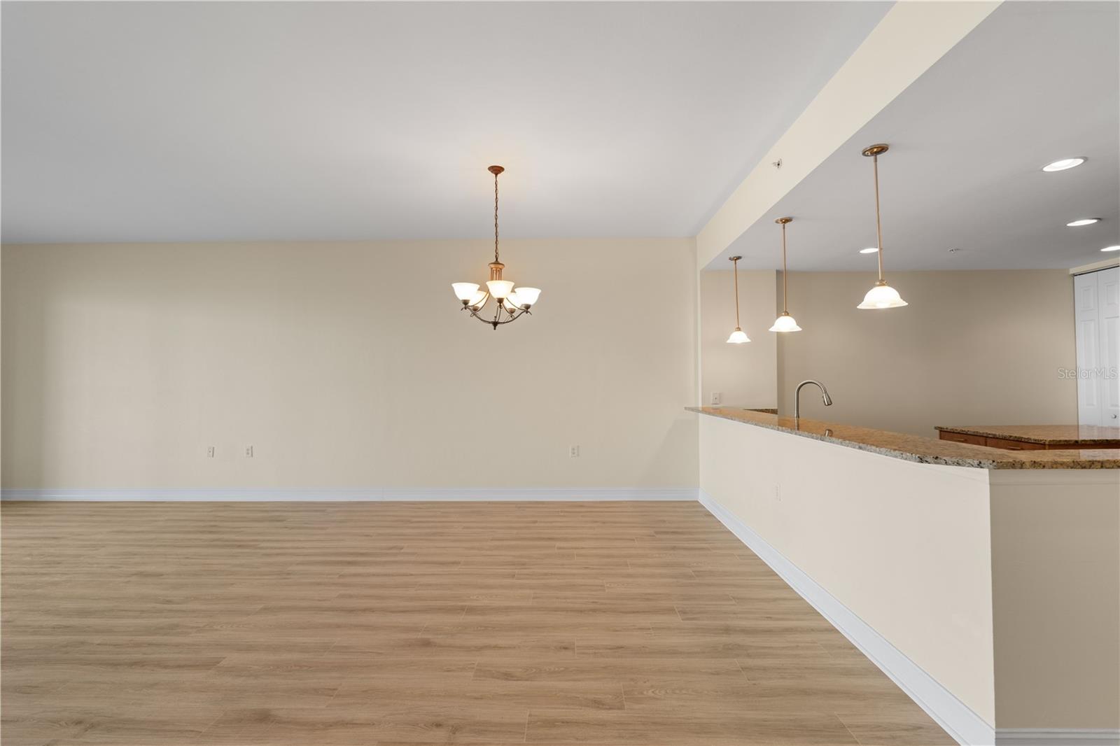Image 22 of 59 For 89 Vivante Boulevard 8942
