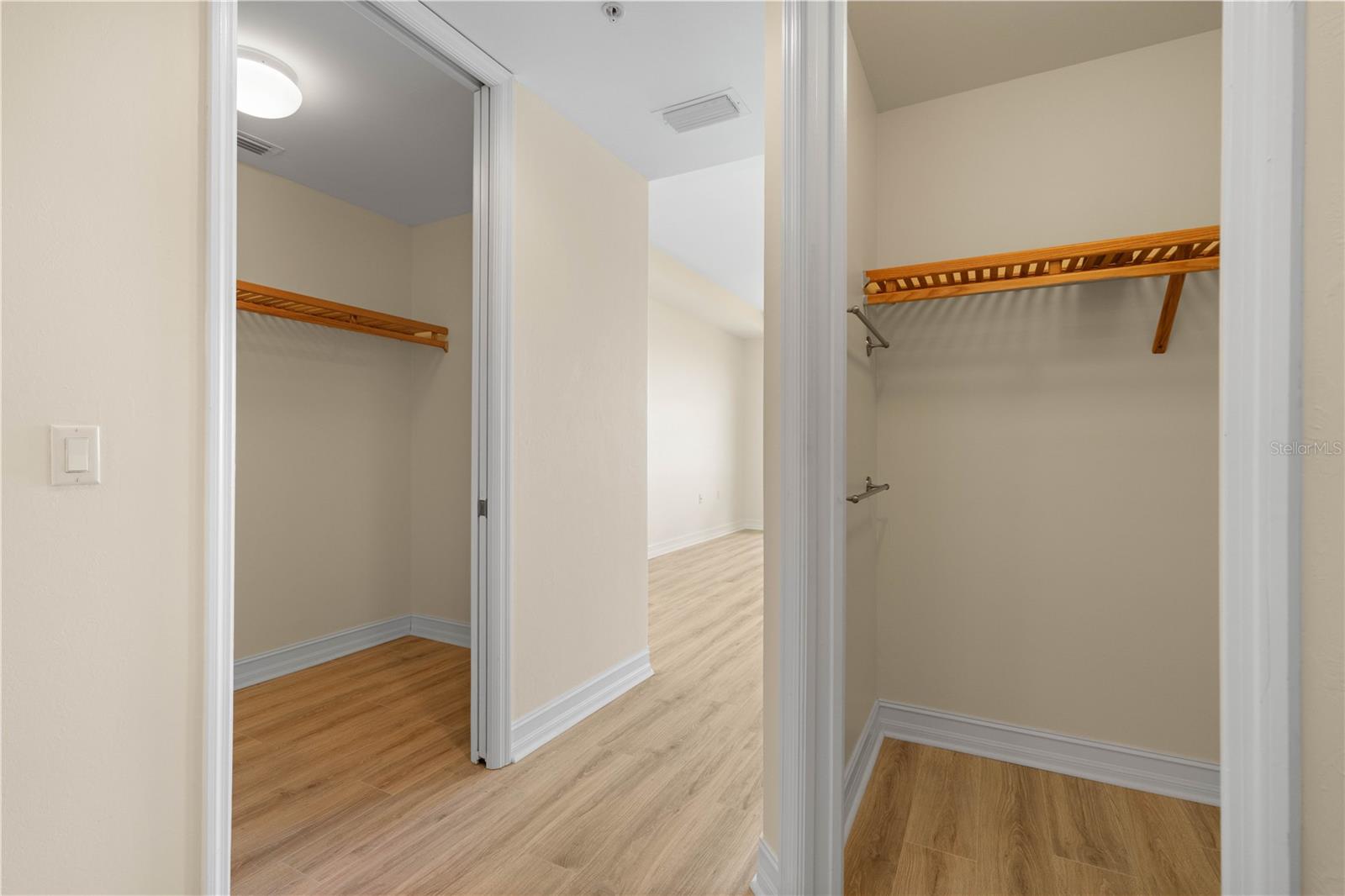 Image 30 of 59 For 89 Vivante Boulevard 8942