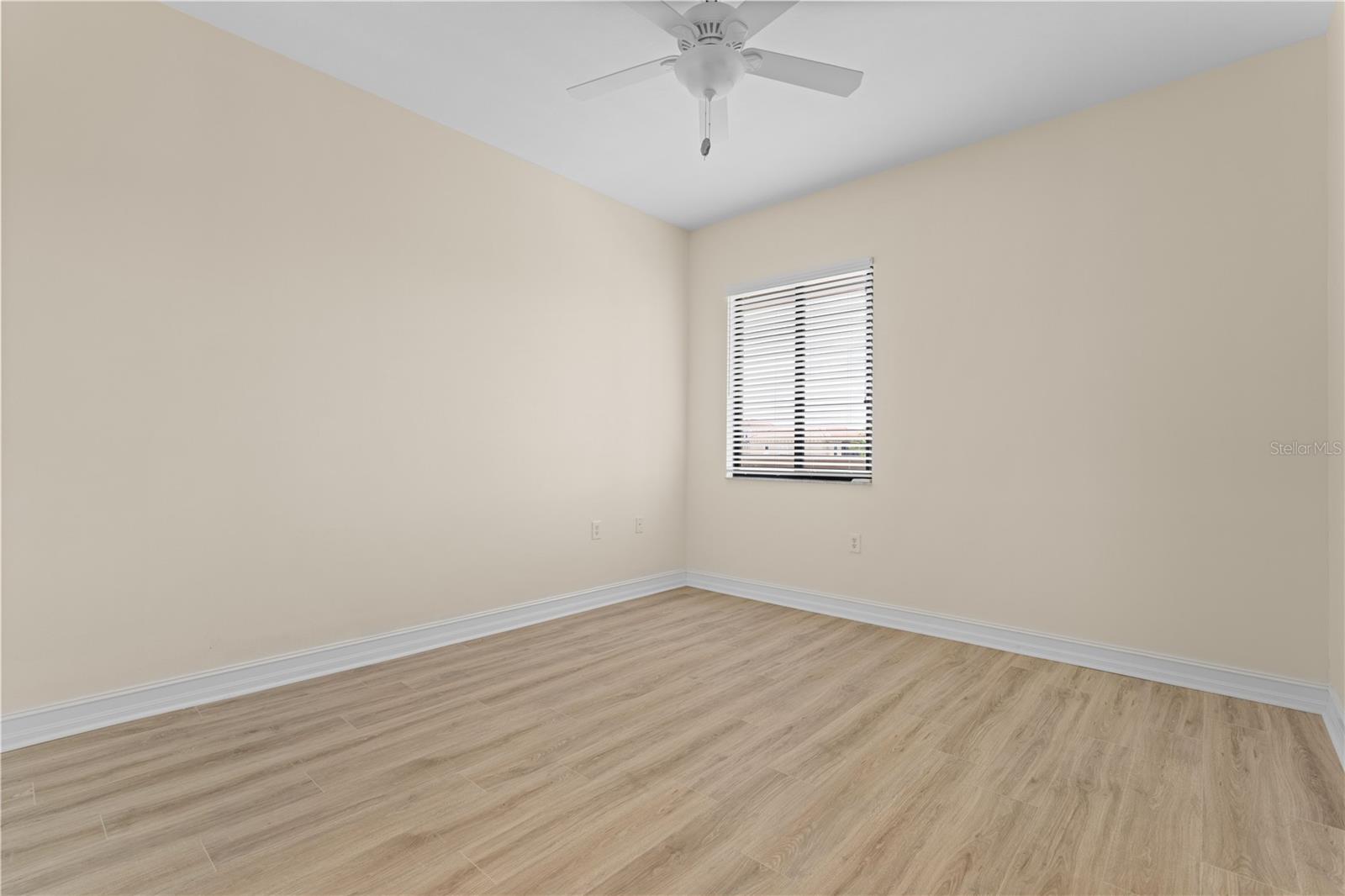 Image 33 of 59 For 89 Vivante Boulevard 8942