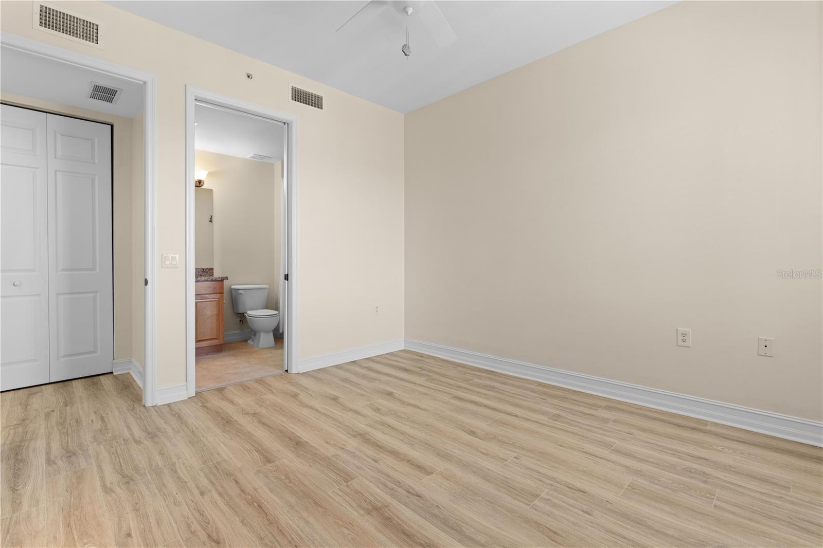 Image 34 of 59 For 89 Vivante Boulevard 8942