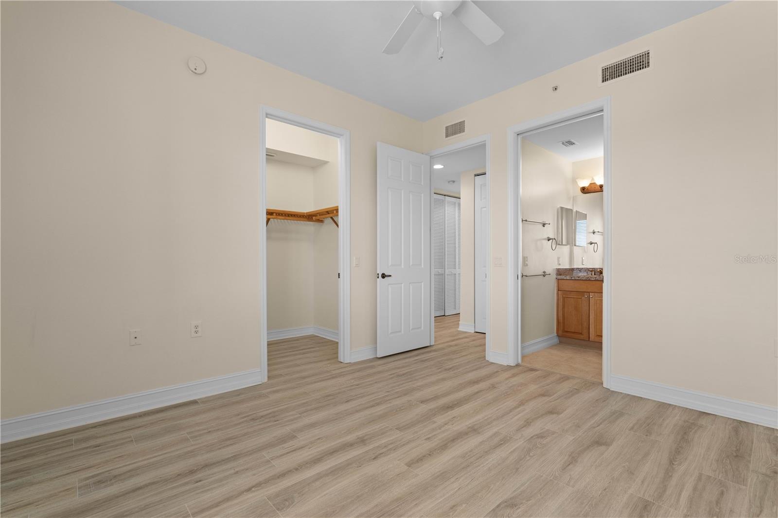 Image 35 of 59 For 89 Vivante Boulevard 8942
