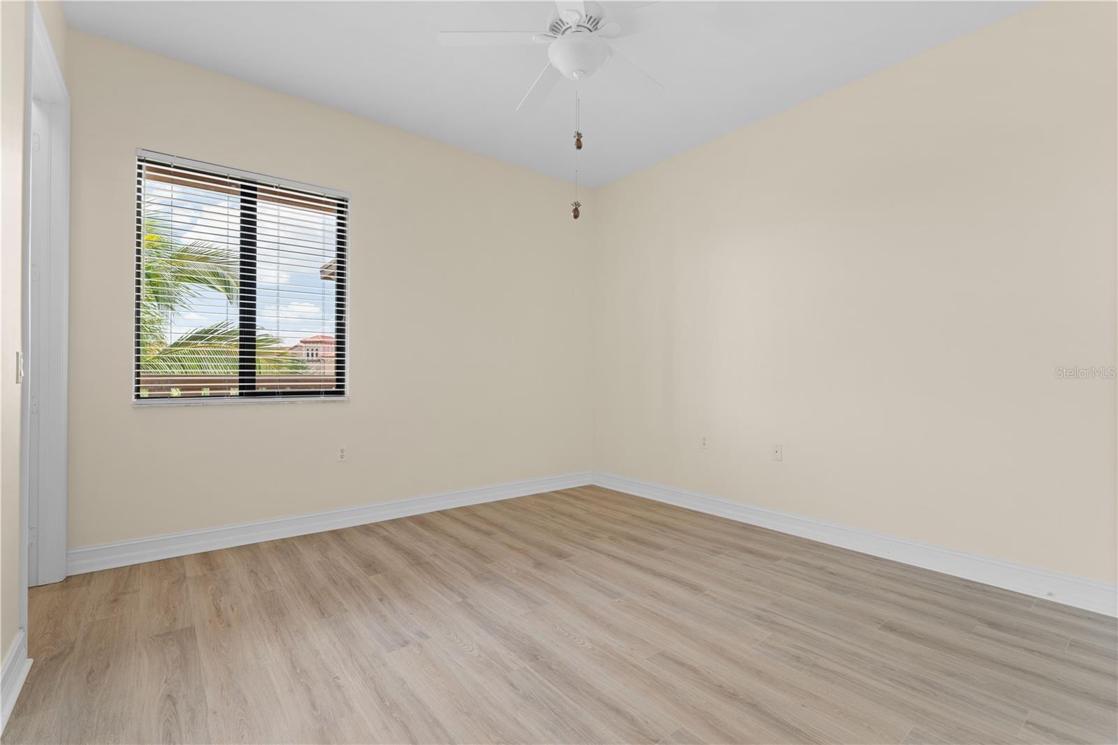 Image 37 of 59 For 89 Vivante Boulevard 8942