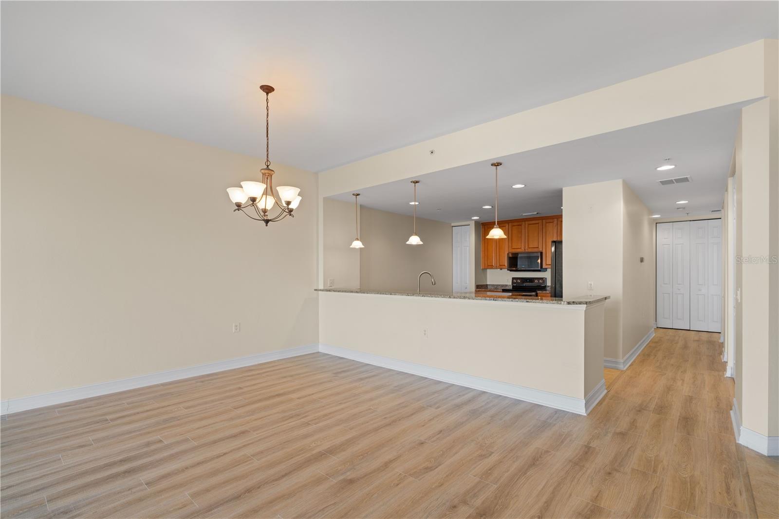 Image 7 of 59 For 89 Vivante Boulevard 8942