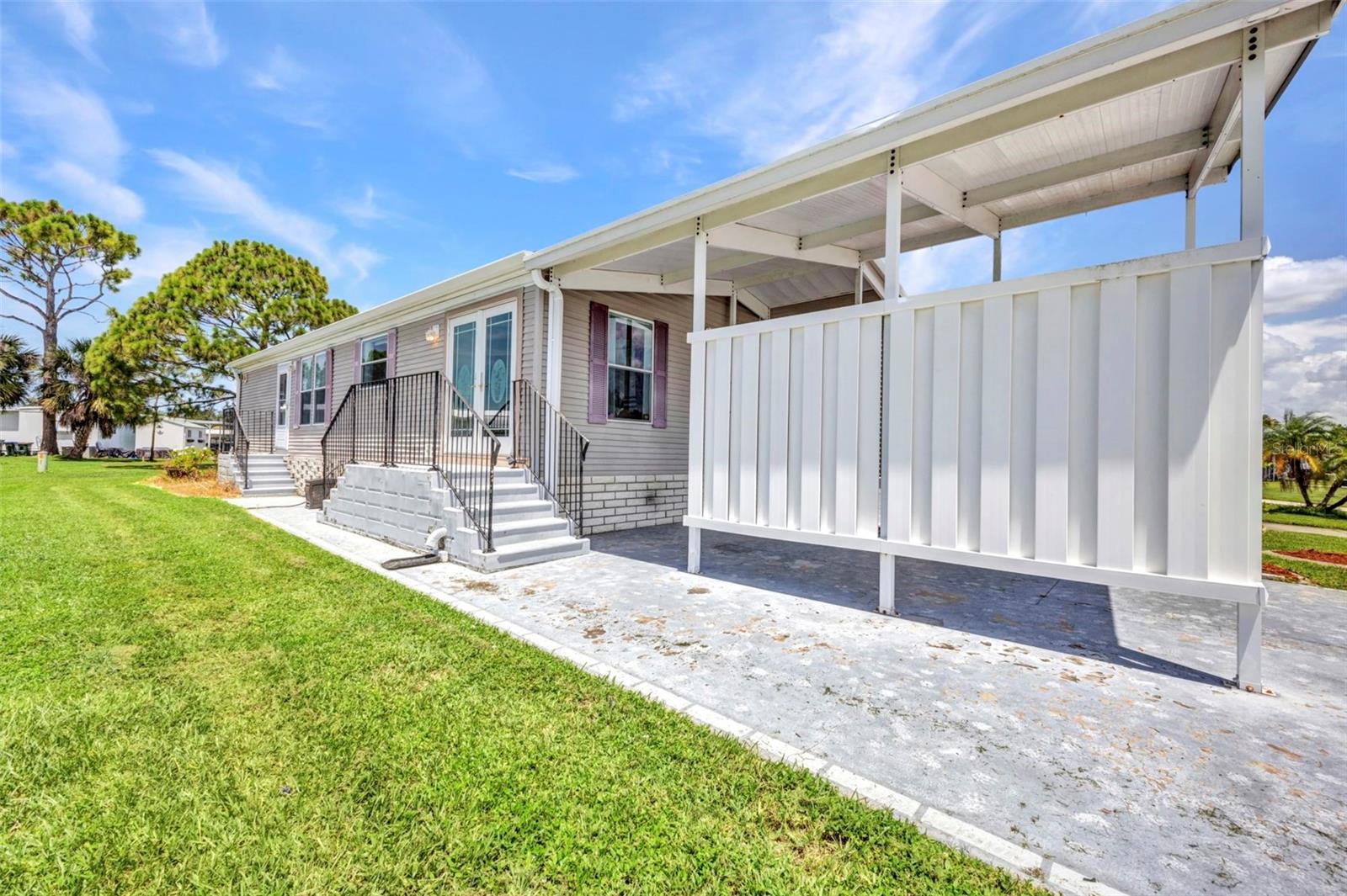 Image 4 of 64 For 5748 Holiday Park Boulevard