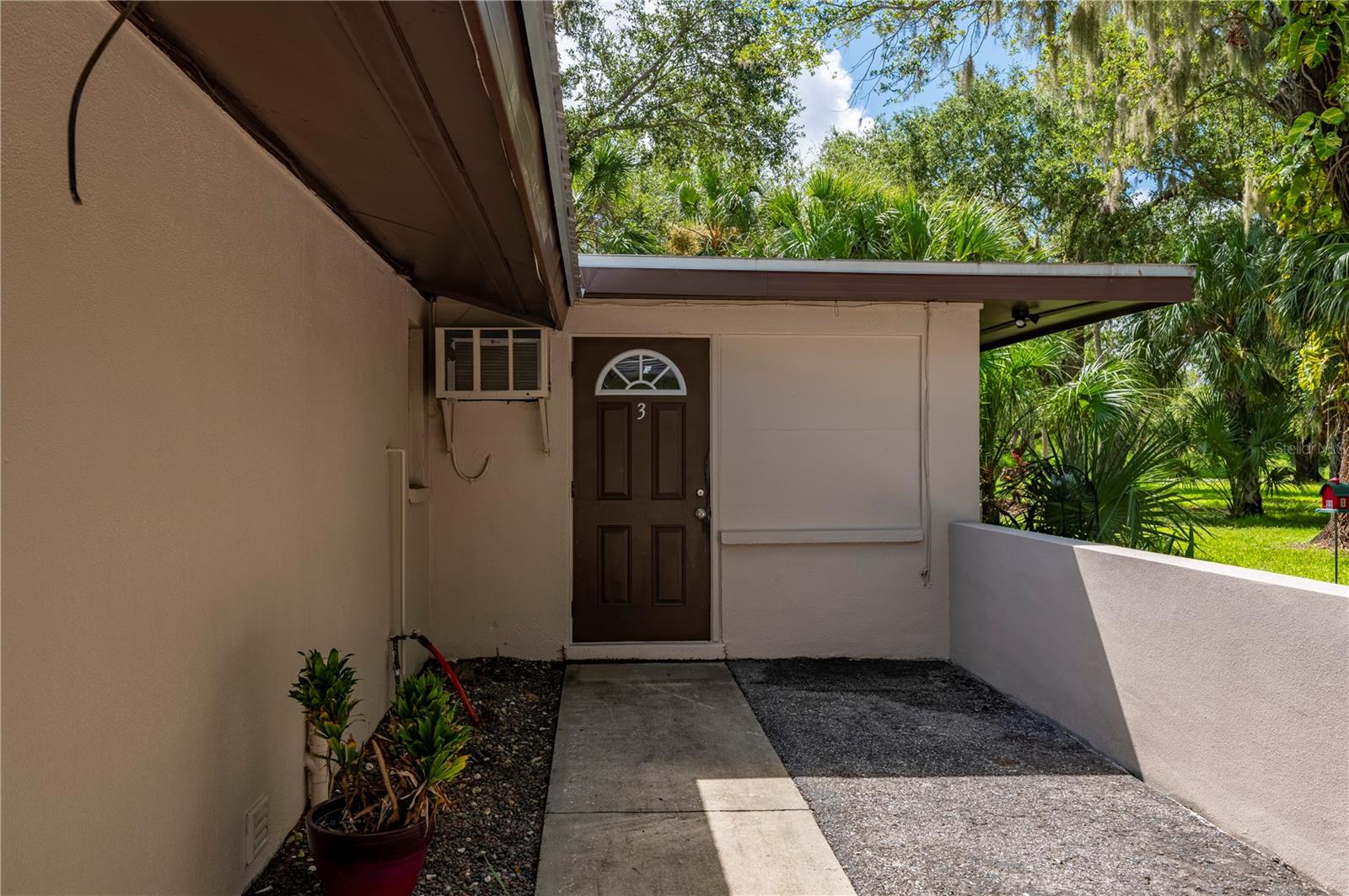 Image 11 of 64 For 23087 Central Avenue