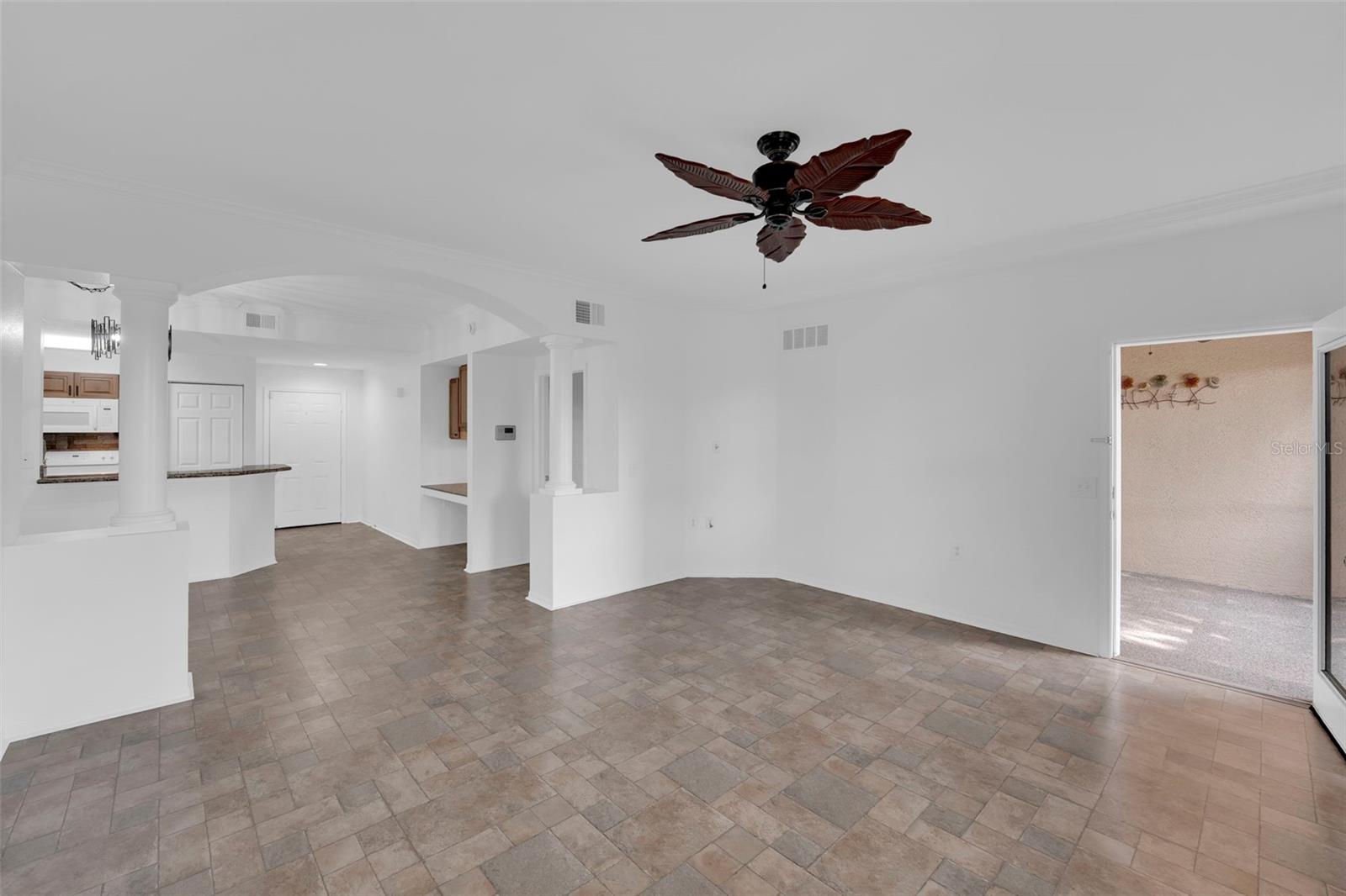 Image 20 of 41 For 1842 Concordia Lake Circle 1102