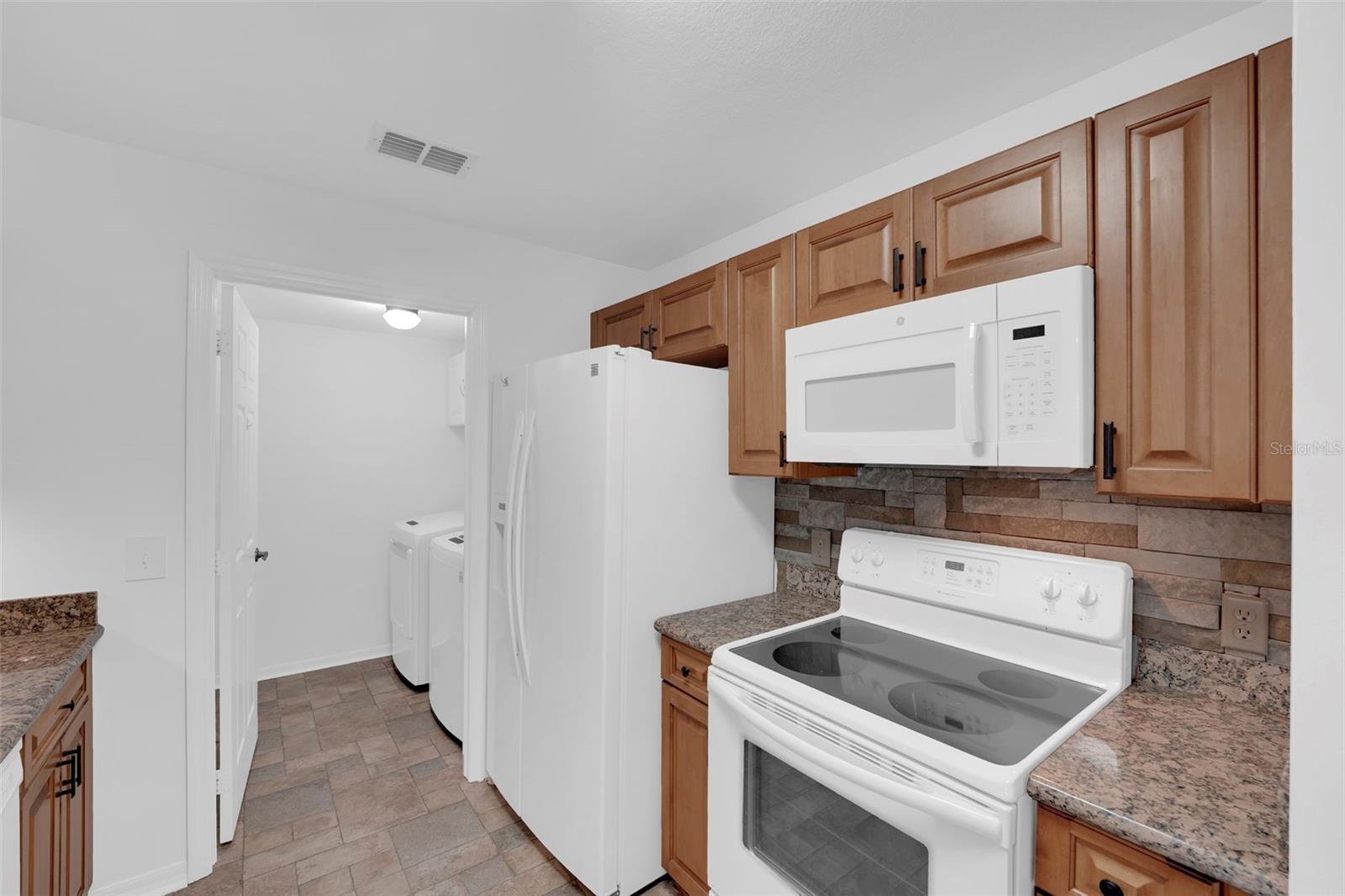 Image 7 of 41 For 1842 Concordia Lake Circle 1102