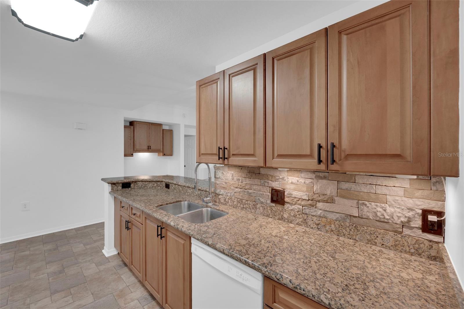 Image 9 of 41 For 1842 Concordia Lake Circle 1102