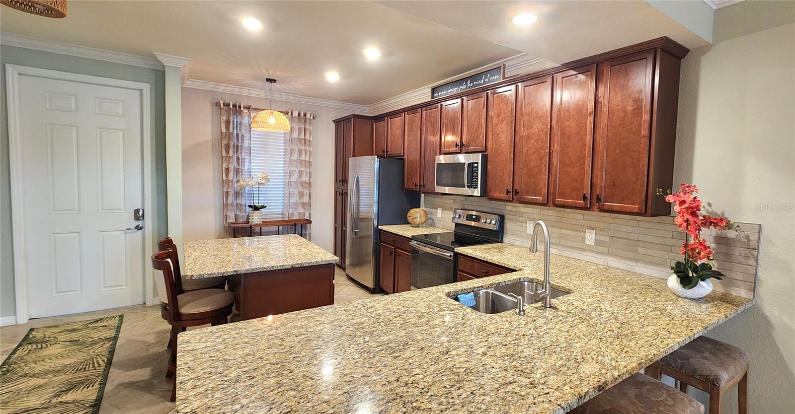 Image 4 of 39 For 17006 Vardon Terrace 104