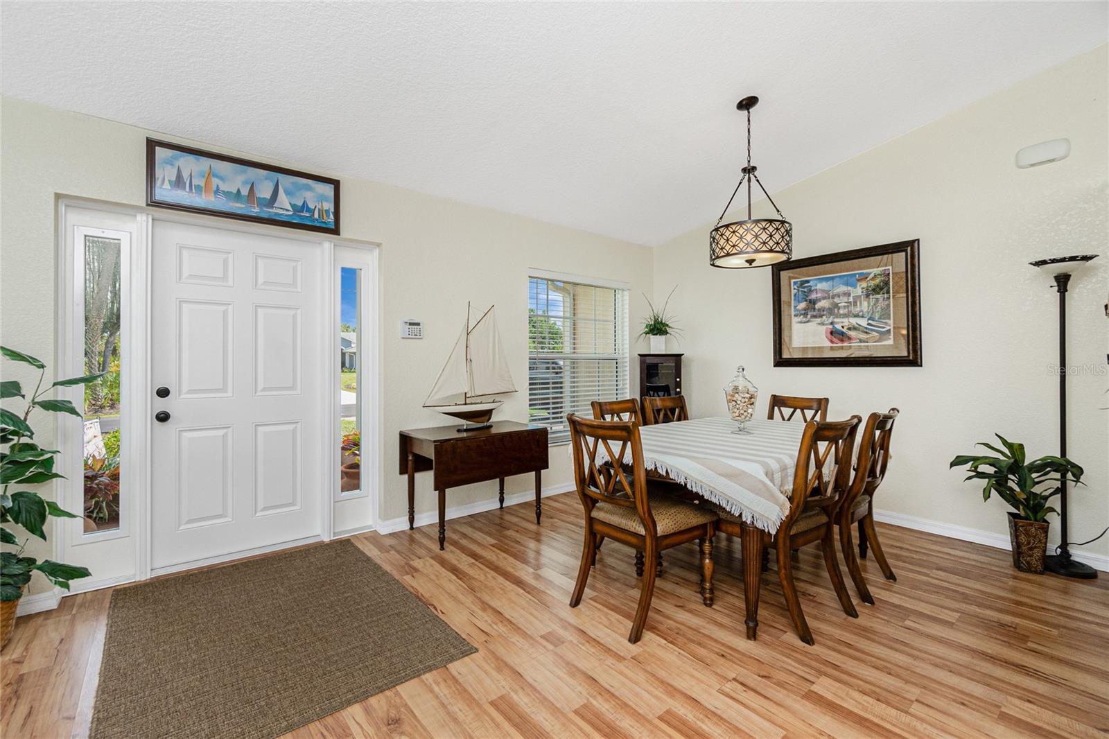 Image 10 of 42 For 9347 Loyola Avenue