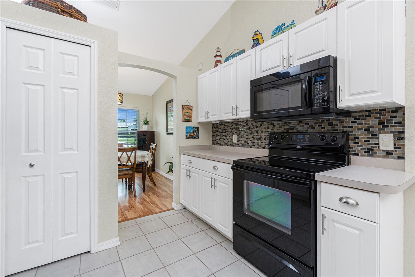 Image 11 of 42 For 9347 Loyola Avenue