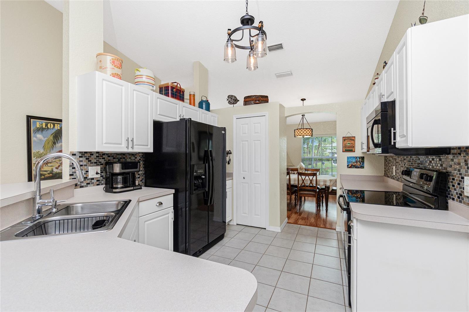 Image 12 of 42 For 9347 Loyola Avenue