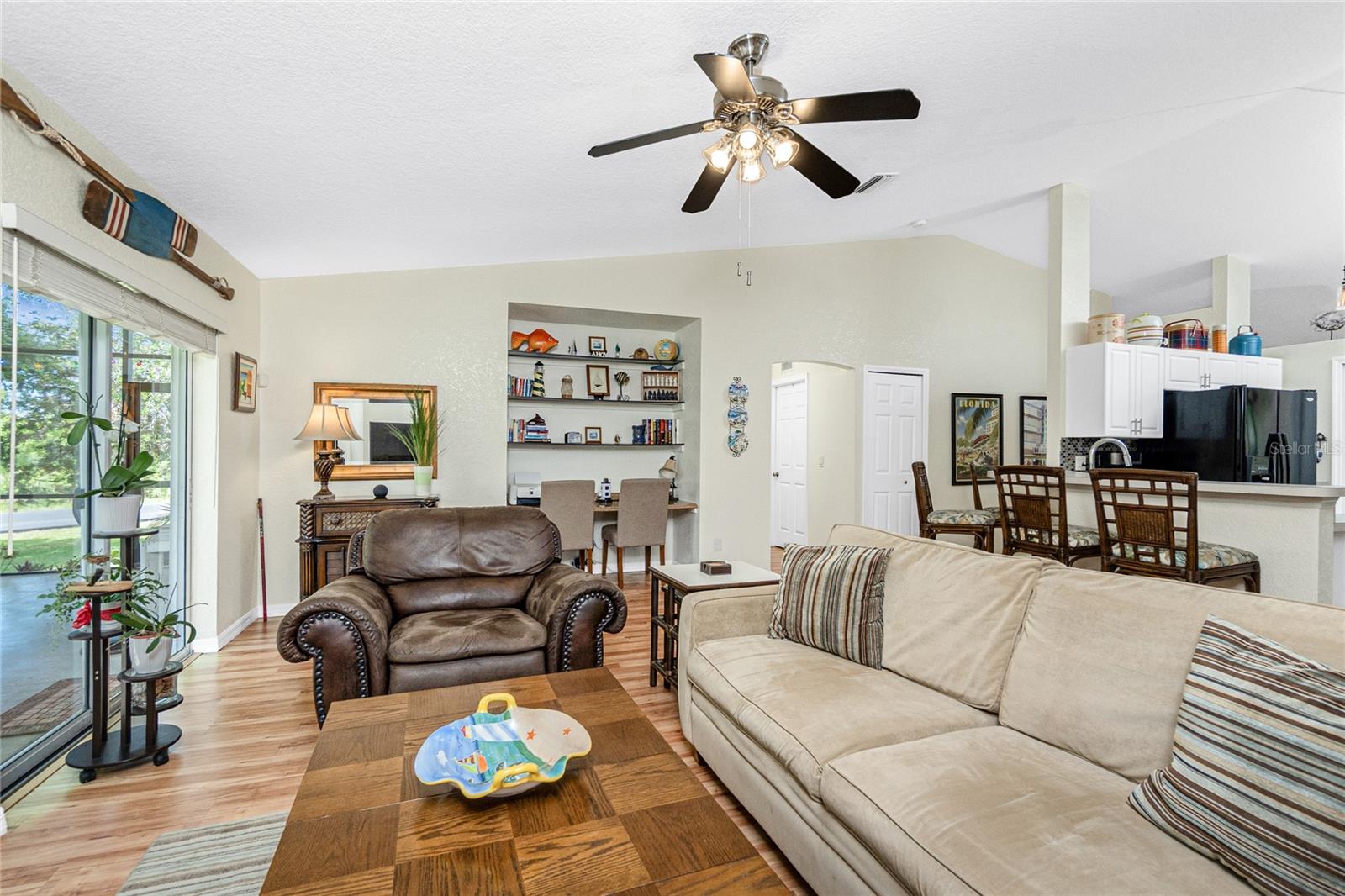 Image 16 of 42 For 9347 Loyola Avenue