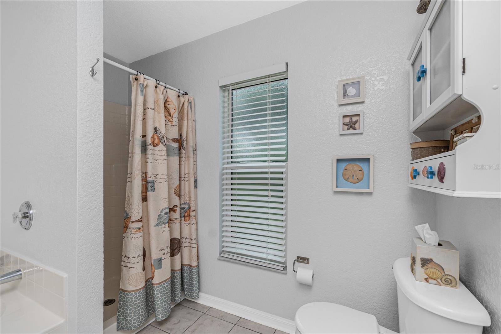 Image 23 of 42 For 9347 Loyola Avenue