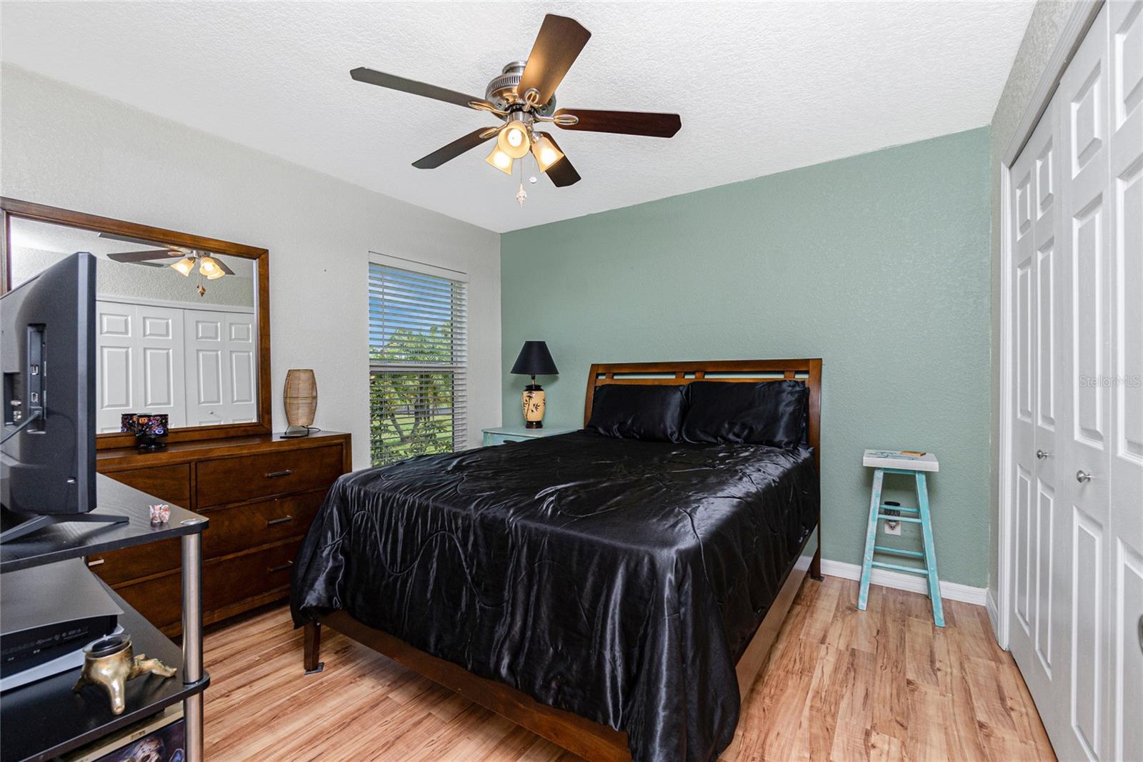 Image 28 of 42 For 9347 Loyola Avenue