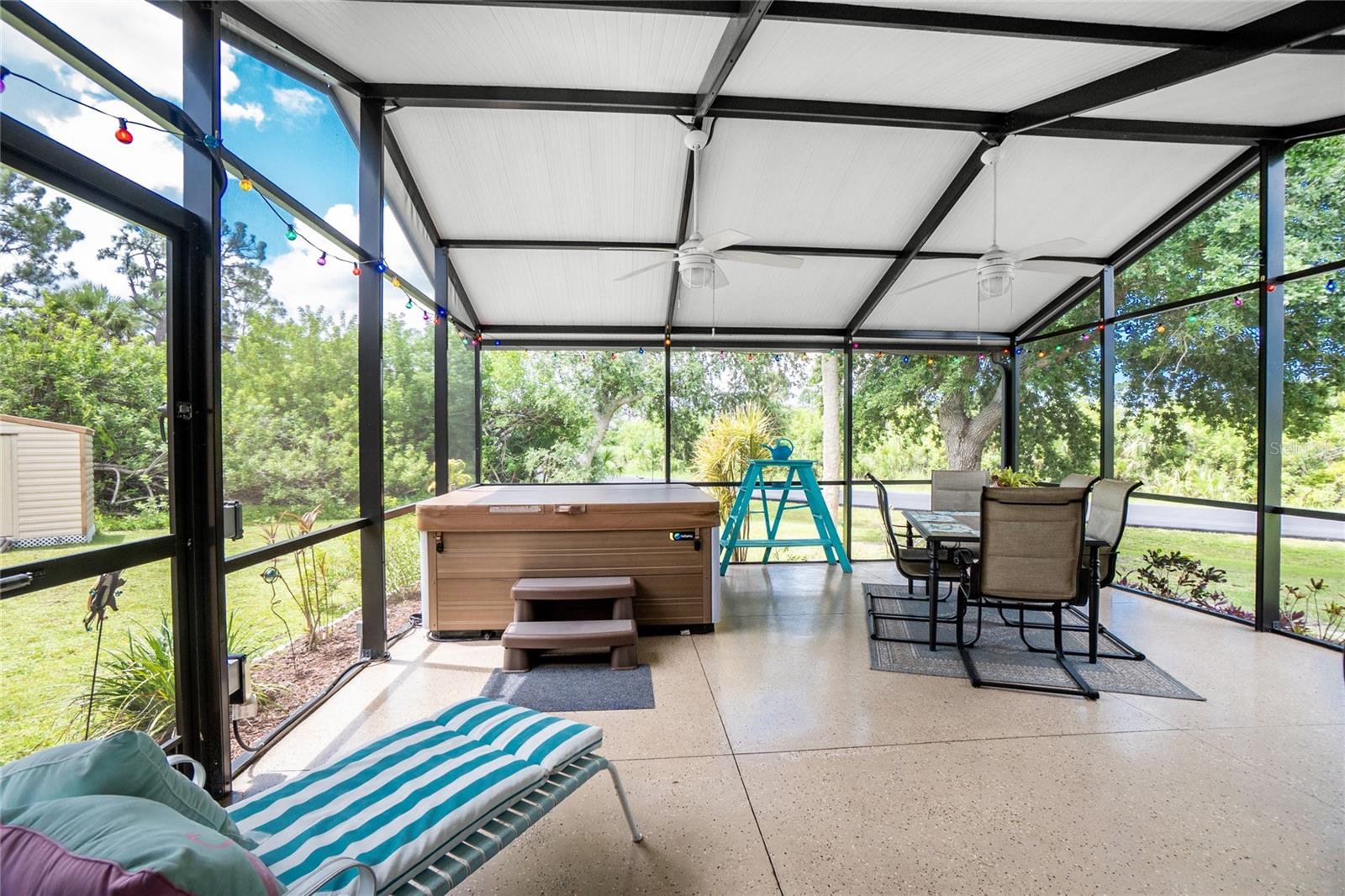 Image 33 of 42 For 9347 Loyola Avenue