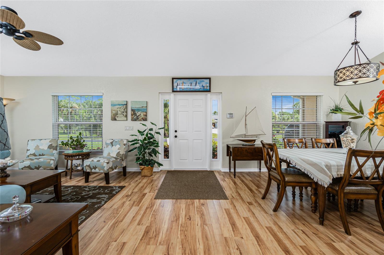 Image 5 of 42 For 9347 Loyola Avenue