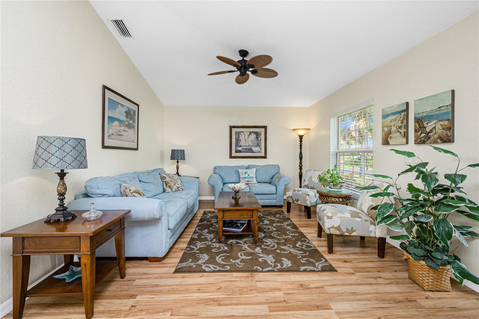 Image 8 of 42 For 9347 Loyola Avenue