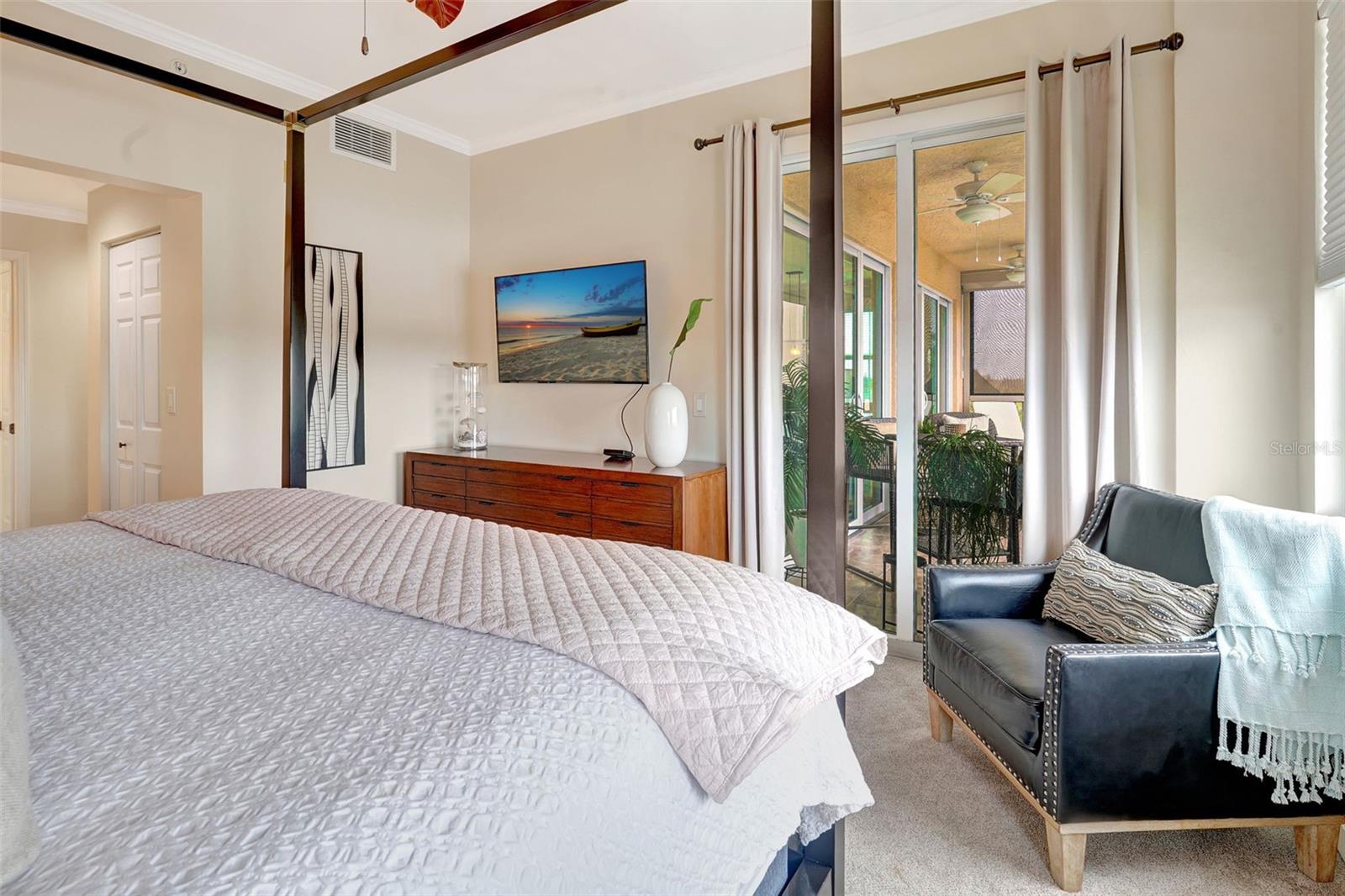 Image 19 of 31 For 2060 Matecumbe Key Road 2501