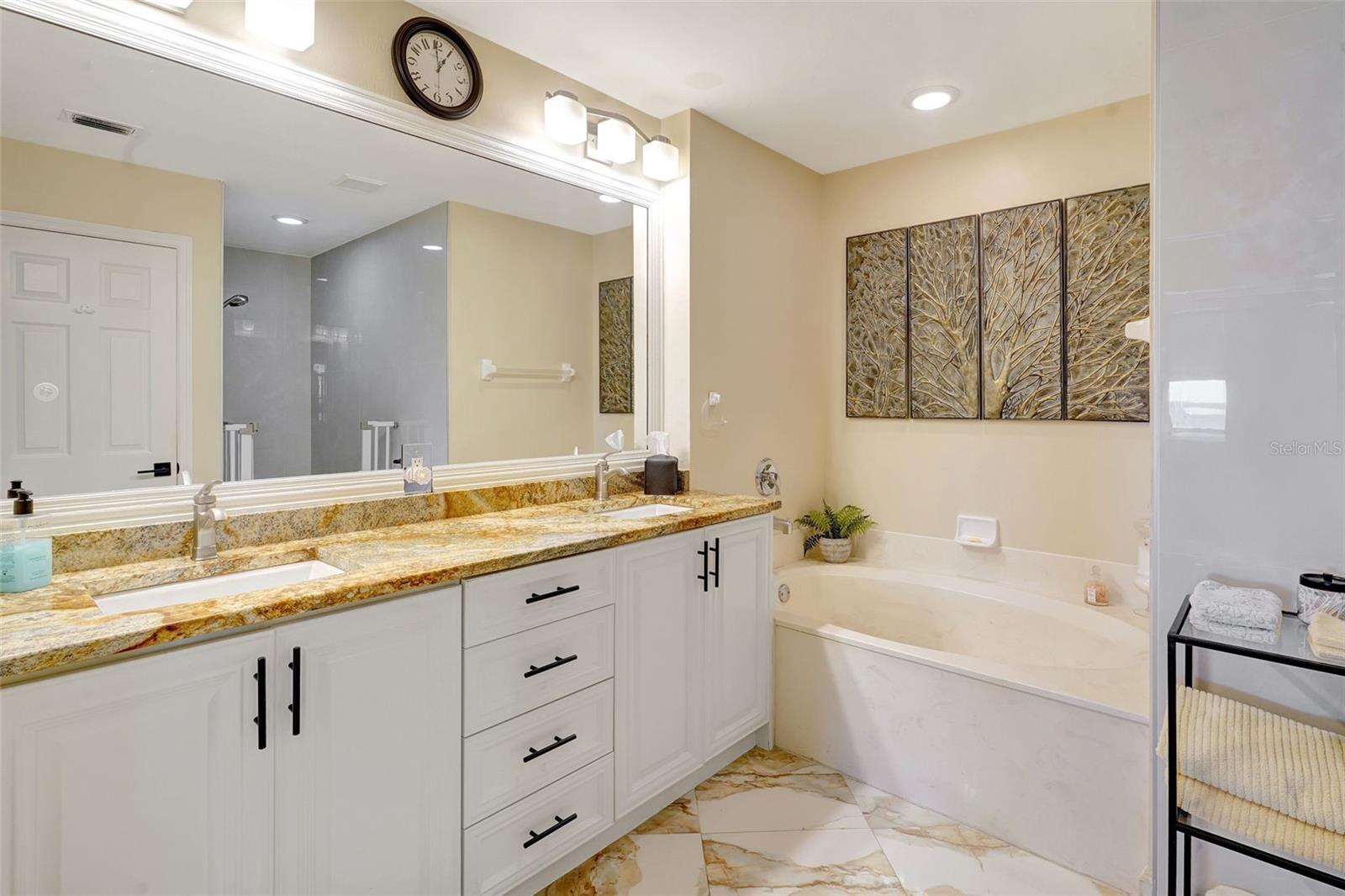 Image 21 of 31 For 2060 Matecumbe Key Road 2501