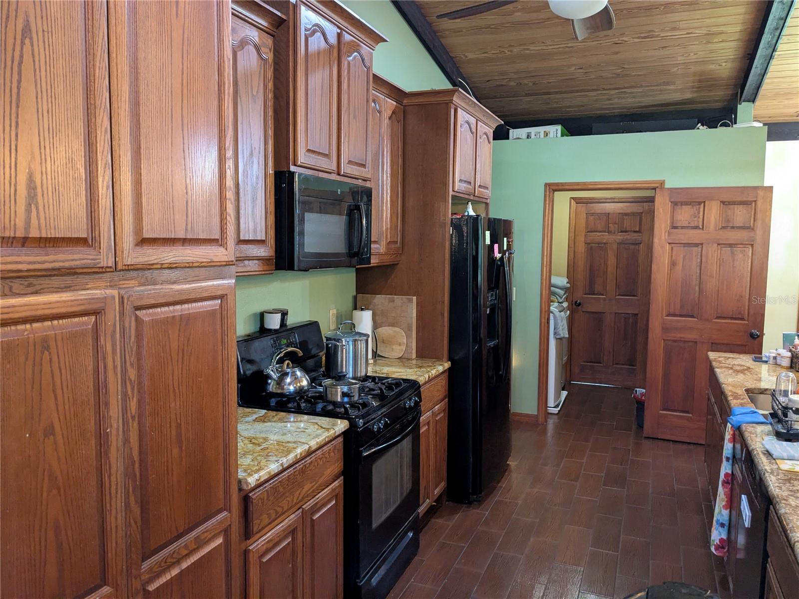 Image 13 of 54 For 6735 Toledo Blade Boulevard