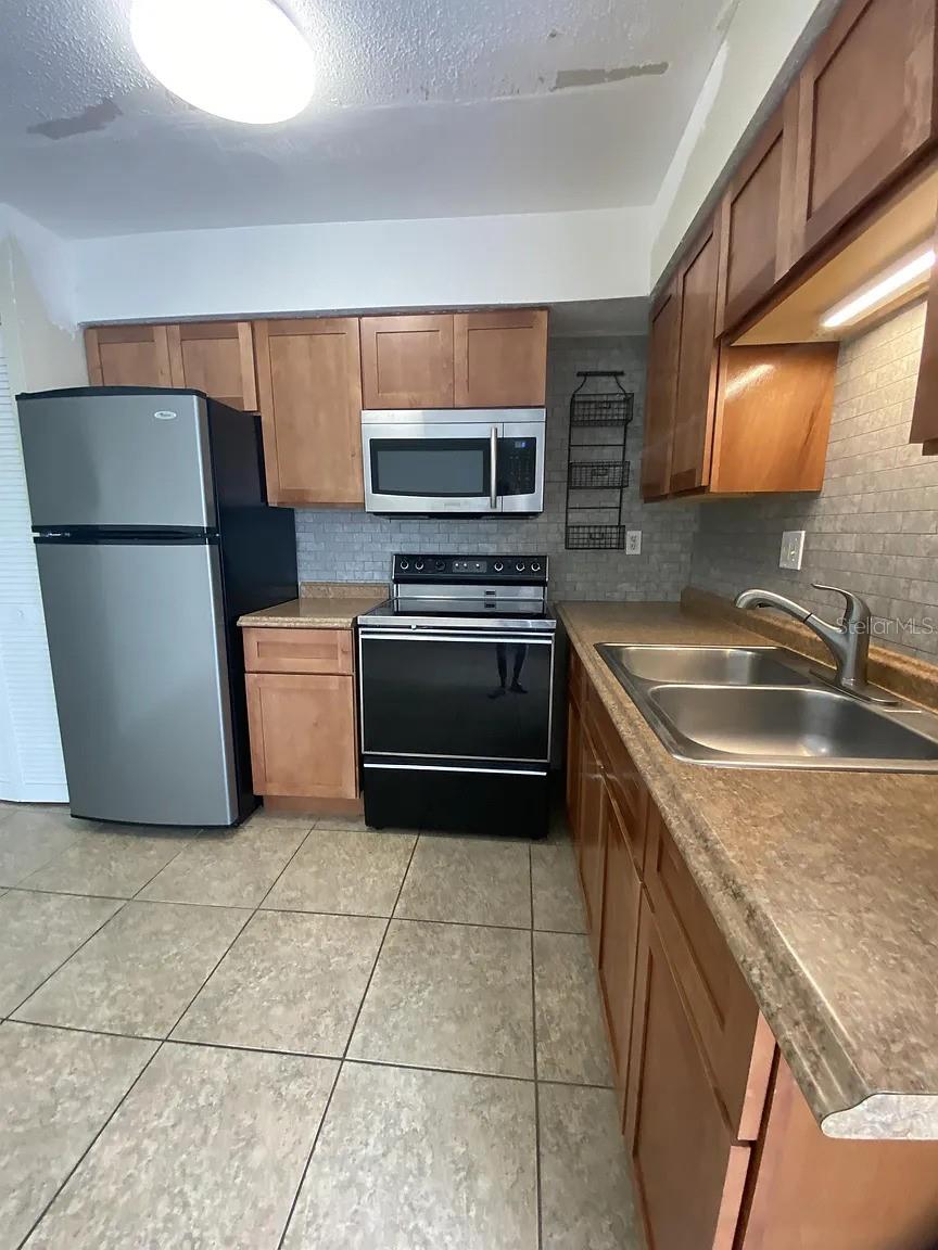 Image 7 of 12 For 21150 Gertrude Avenue 1