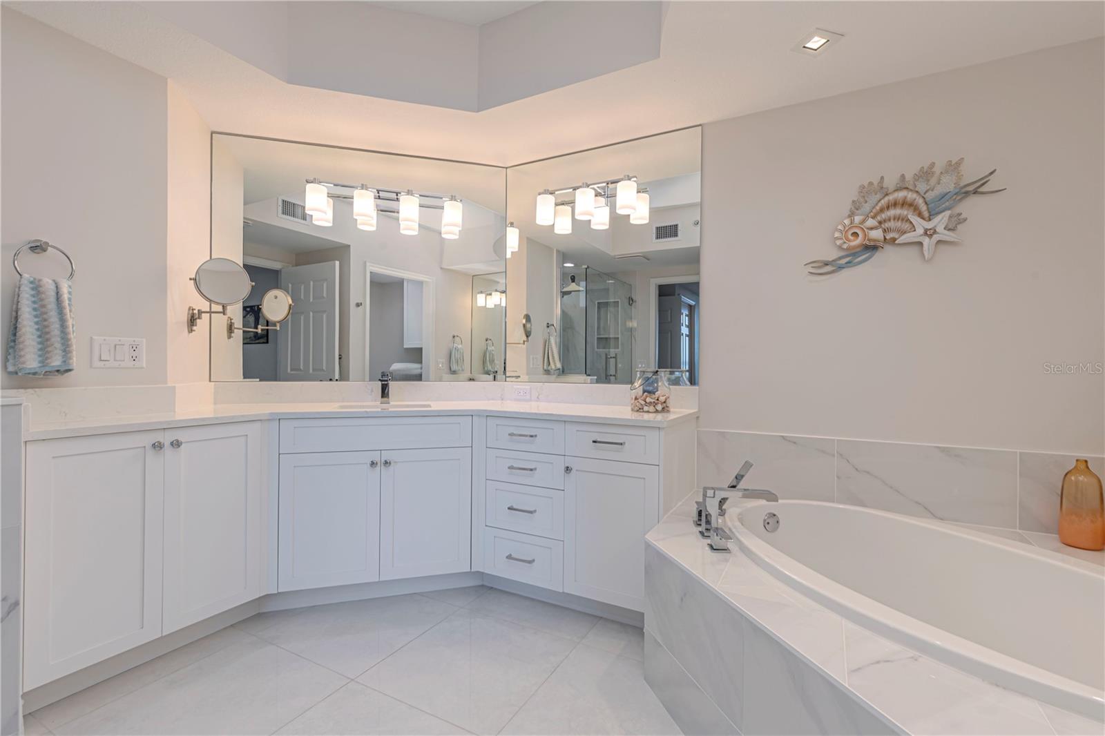 Image 24 of 32 For 12701 Mastique Beach Boulevard 503