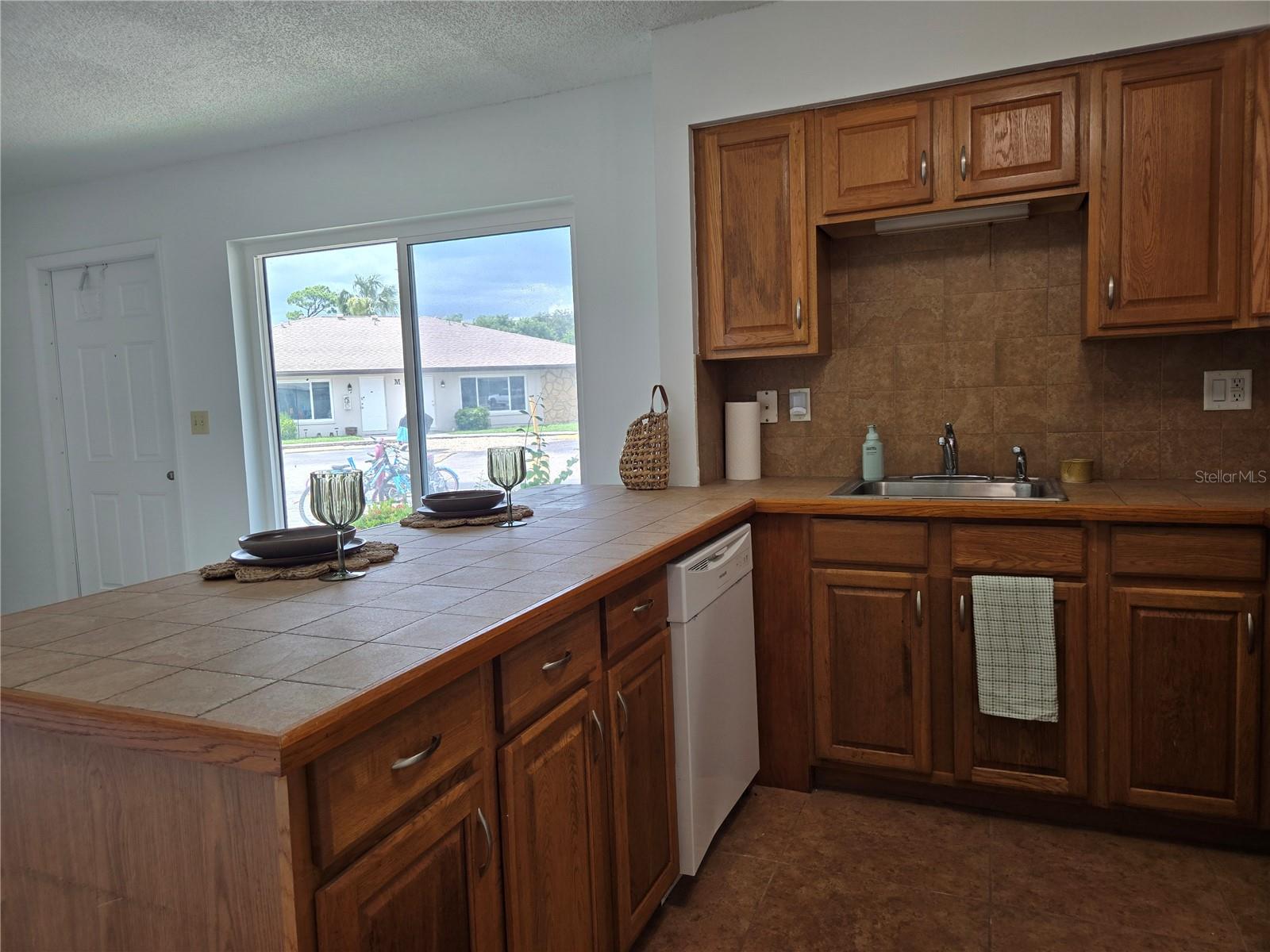Image 17 of 31 For 21150 Gertrude Avenue S4