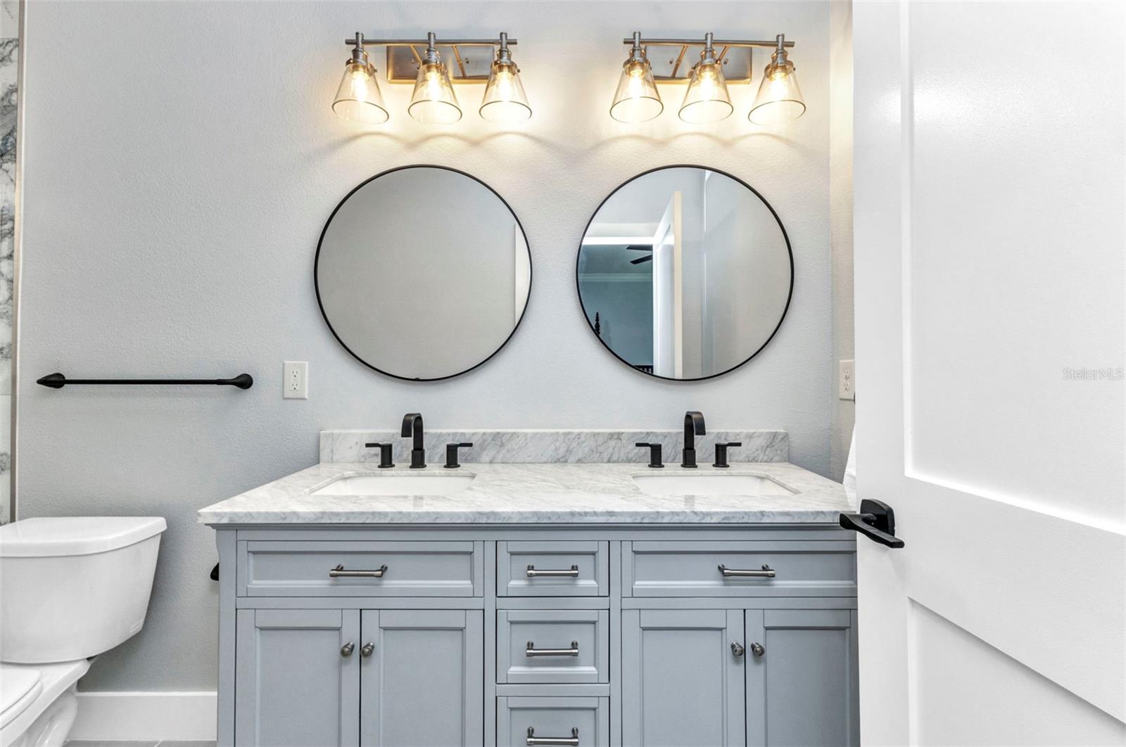 Image 32 of 48 For 420 Hoffer Street