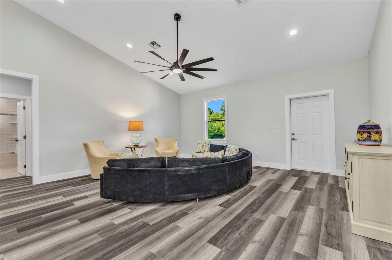 Image 5 of 48 For 420 Hoffer Street