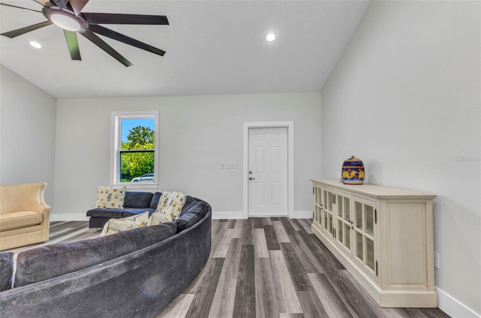 Image 6 of 48 For 420 Hoffer Street