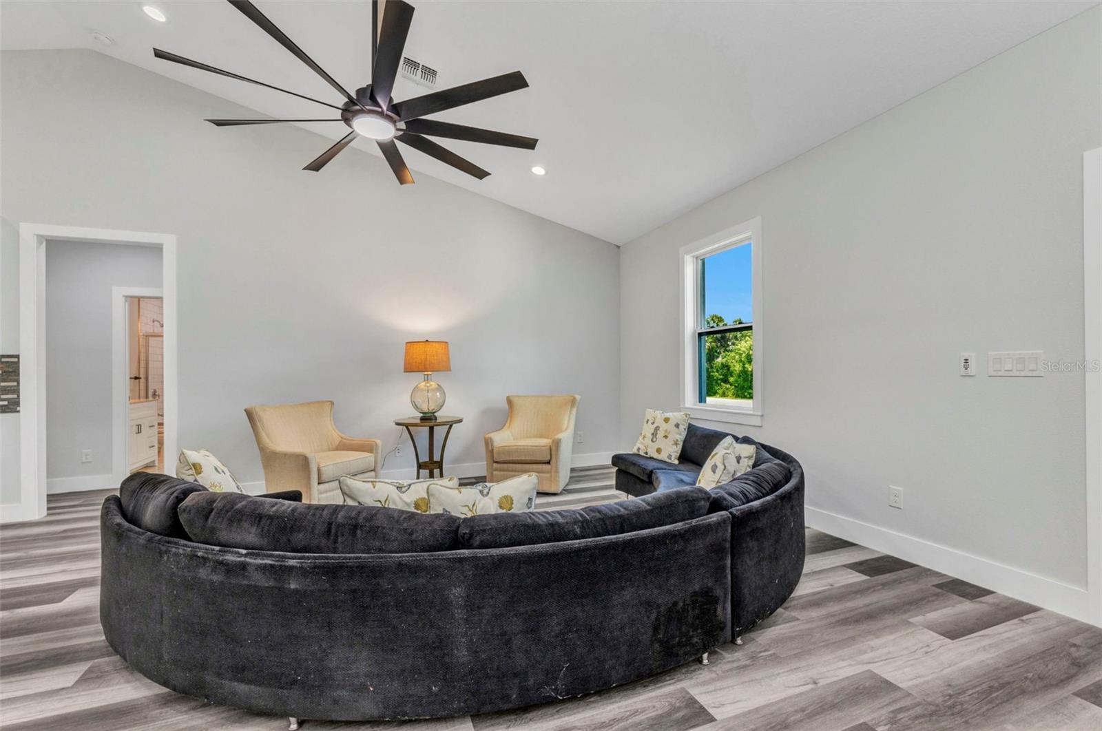 Image 8 of 48 For 420 Hoffer Street