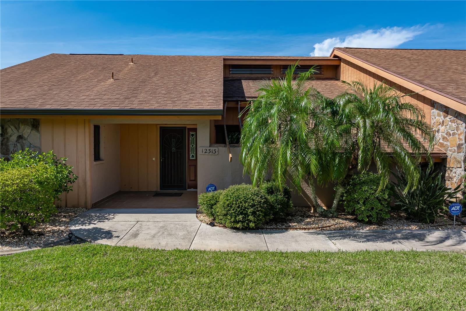Image 14 of 75 For 12313 Kingsway Circle