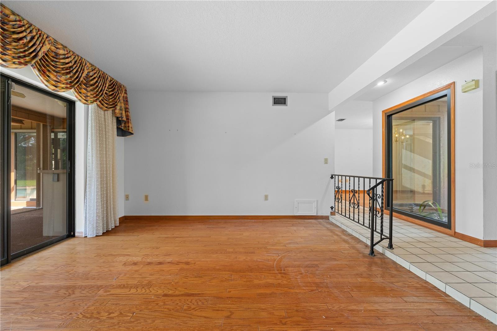 Image 21 of 75 For 12313 Kingsway Circle