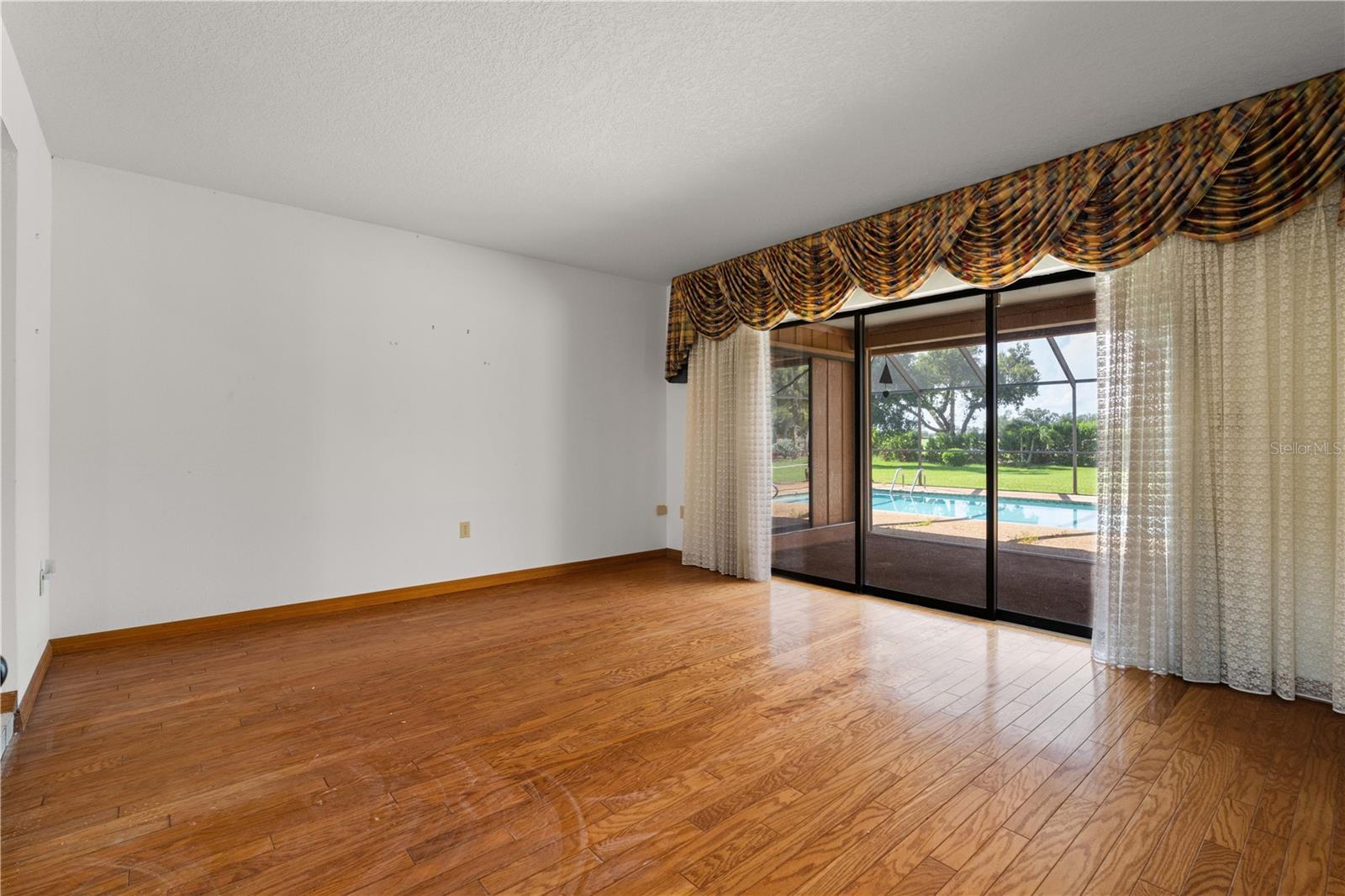 Image 22 of 75 For 12313 Kingsway Circle